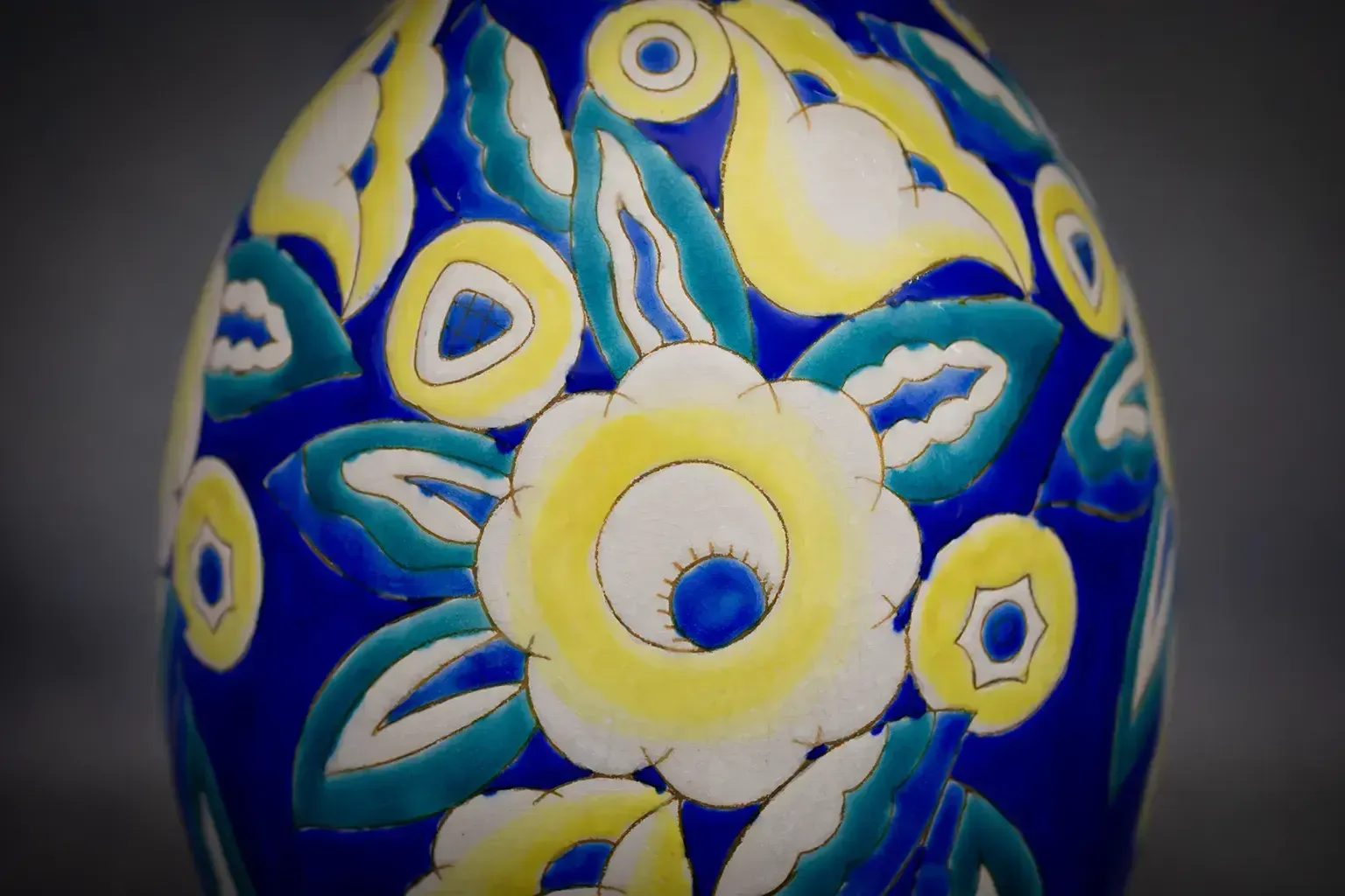 photo furniture Grand vase en faïence bleue à décor floral Art déco Keramis (D 1558)