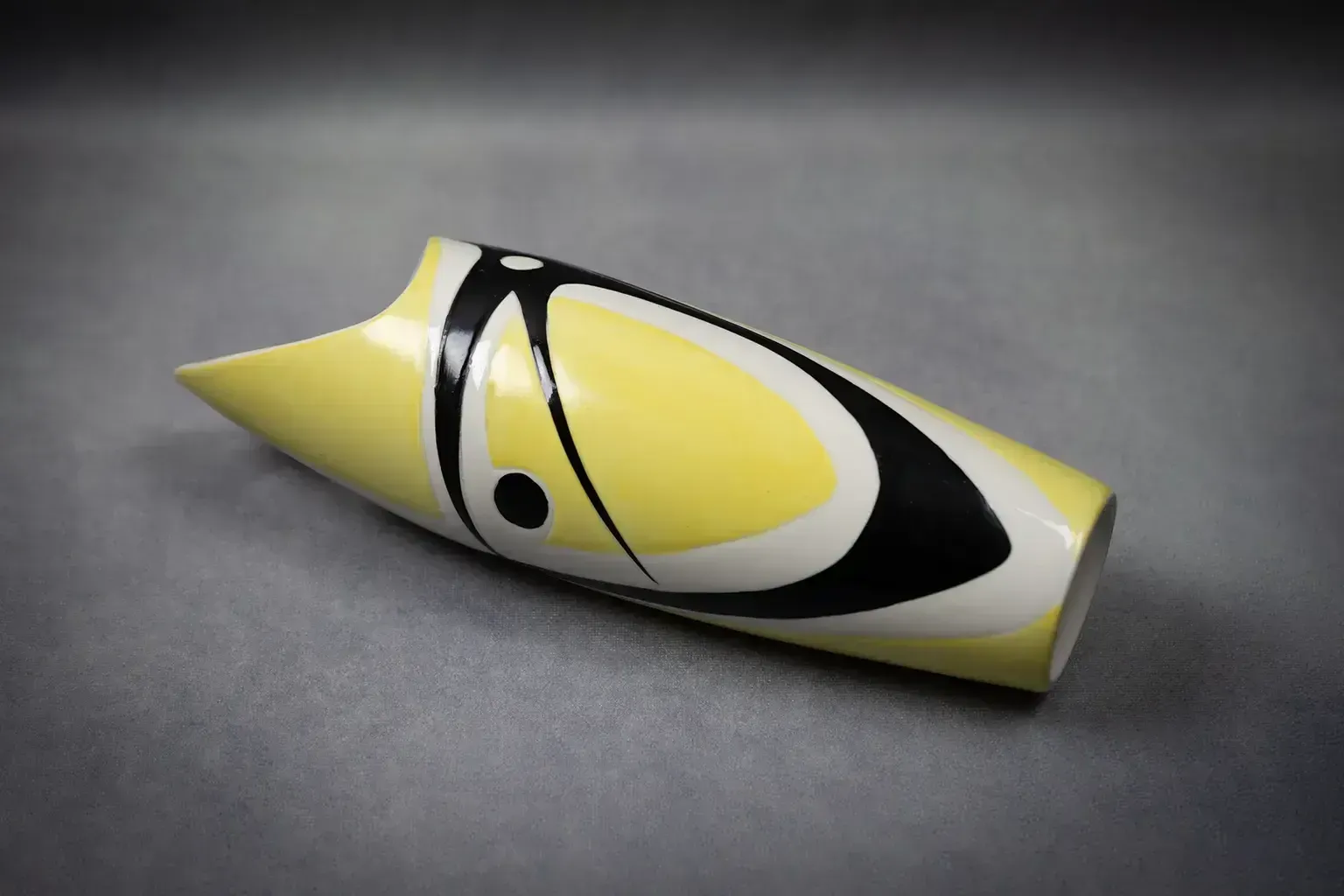 photo vintage Modernist Porcelain Vase By Janos Török For Zsolnay
