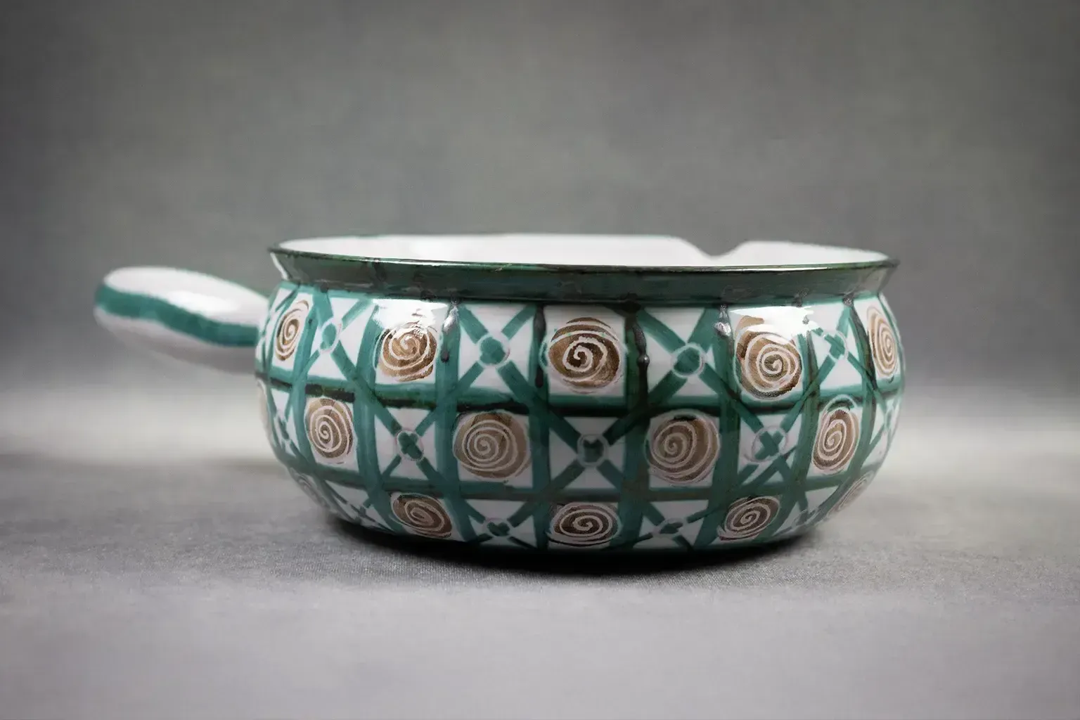 photo furniture Grande casserole Robert Picault, Vallauris