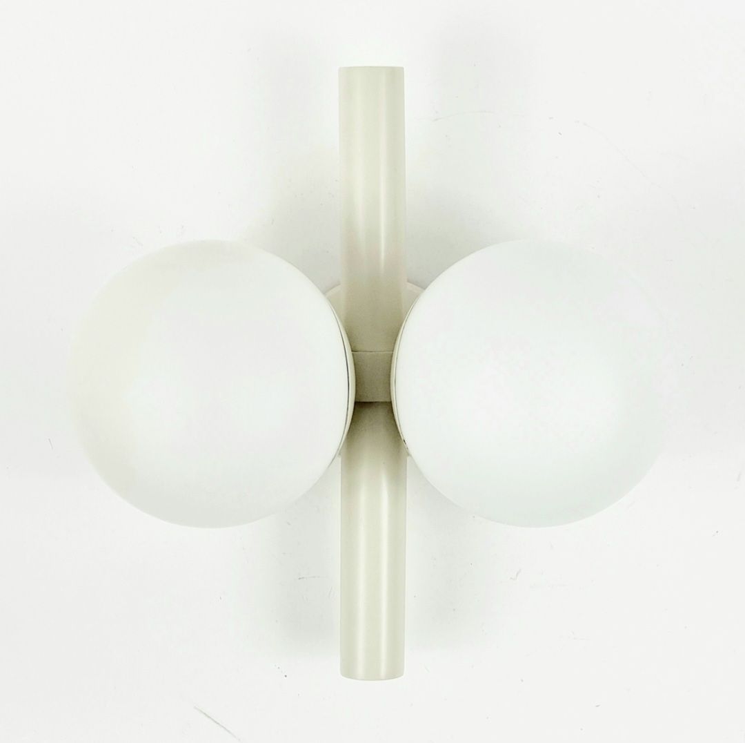 Mid Century Space Age Wandlamp Van Opalineglas, Kaiser Leuchten, Duitsland, Jaren 1960 photo vinterior