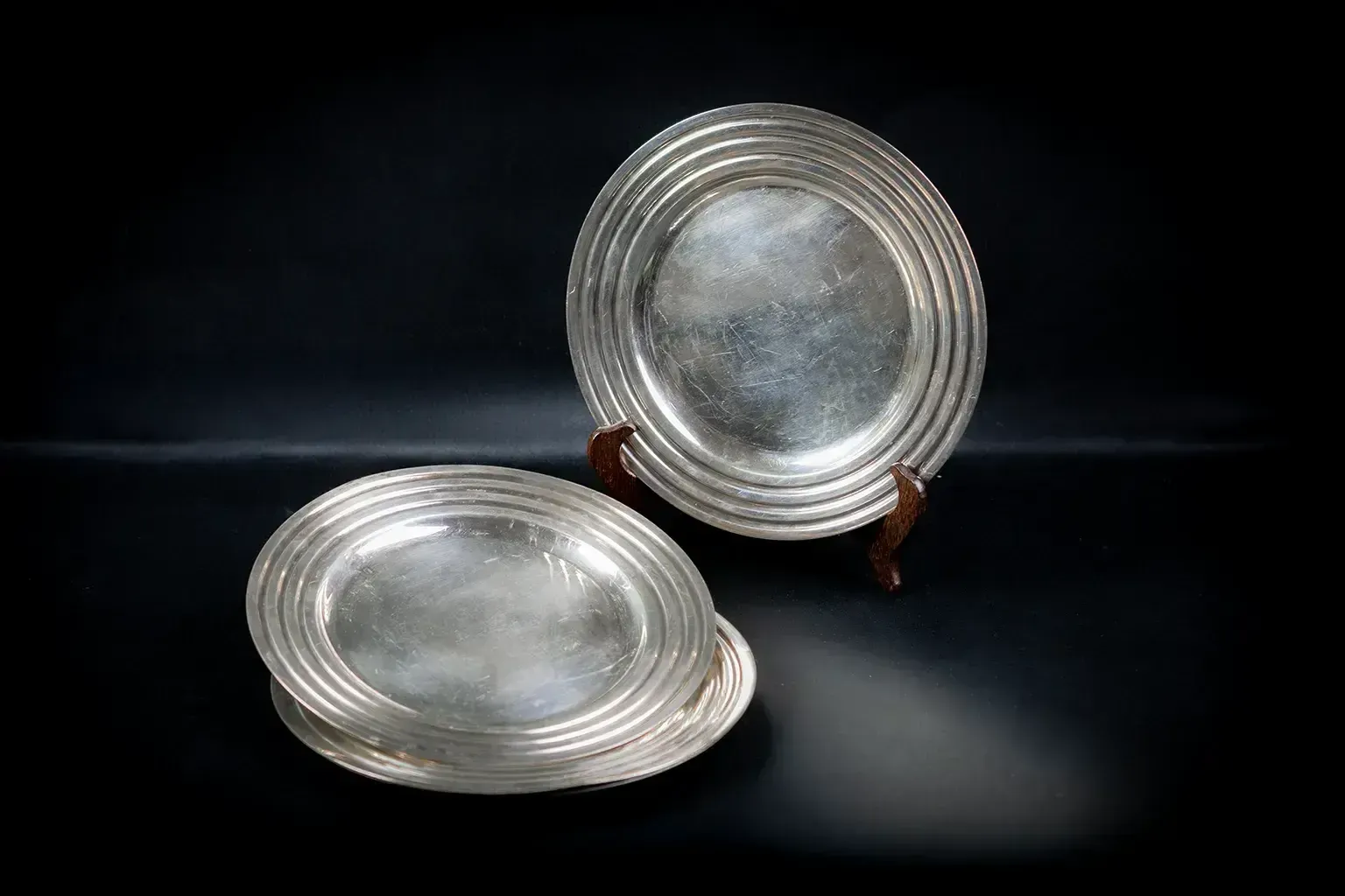 Art Deco verzilverde metalen borden – Christofle, Ondulations-patroon van Luc Lanel (x4)