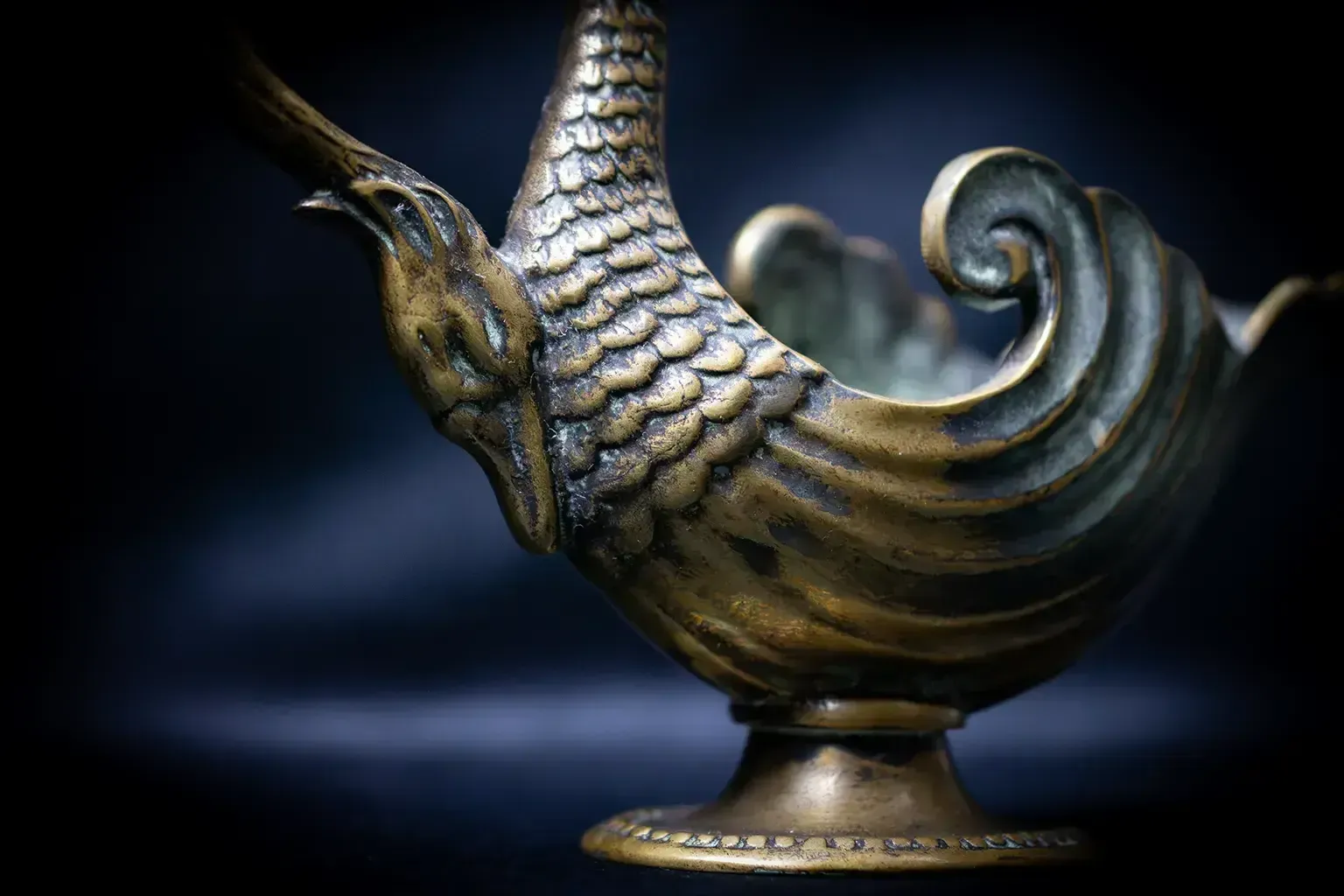 Aiguière en bronze patiné décorée d'un cygne, par Max Le Verrier photo buy