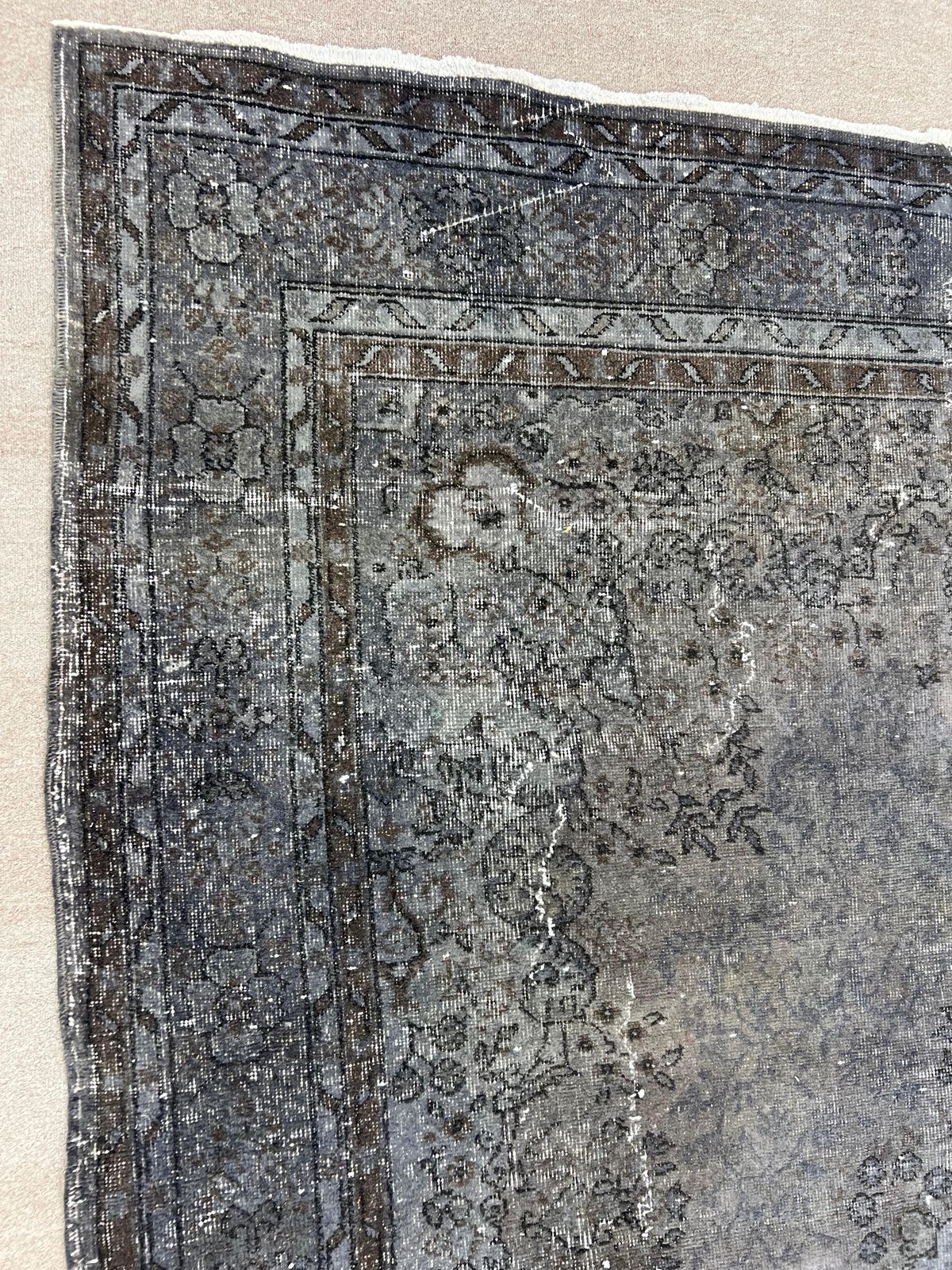 photo vinterior 7x11 Ft Vintage Medallion Design Area Rug Redyed In Gray, Handknotted In Turkey