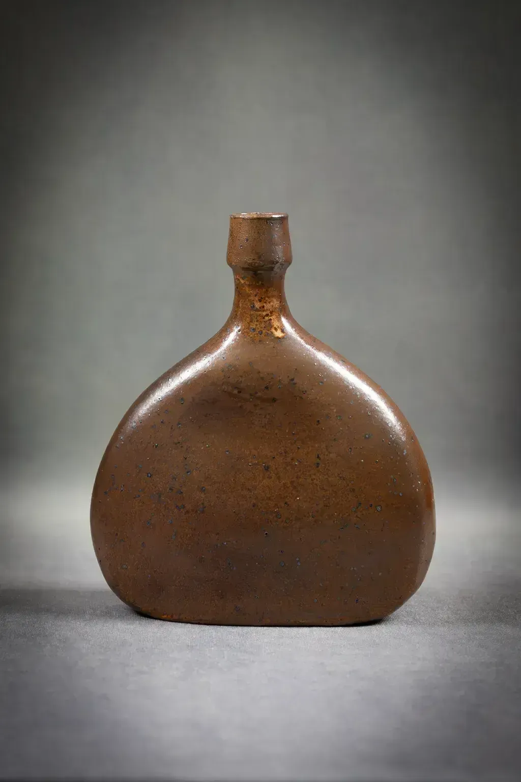 photo furniture Soliflore Vase In Brown Stoneware By Roland Zobel – Les Cyclades, Anduze