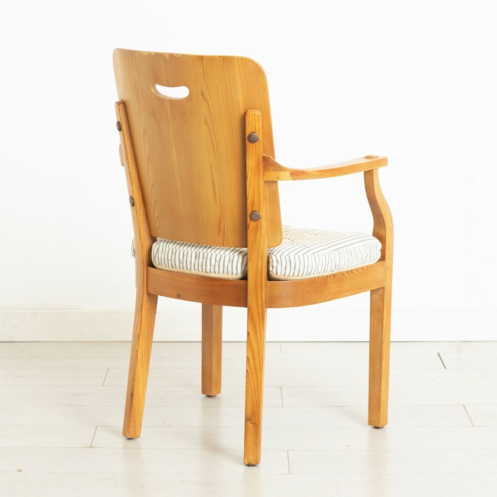 photo vintage Set Of 8 Swedish Pine Sportstuga Mobler Chairs In The Manner Of Axel Hjorth, With Original Ticking Cushions & Webbing