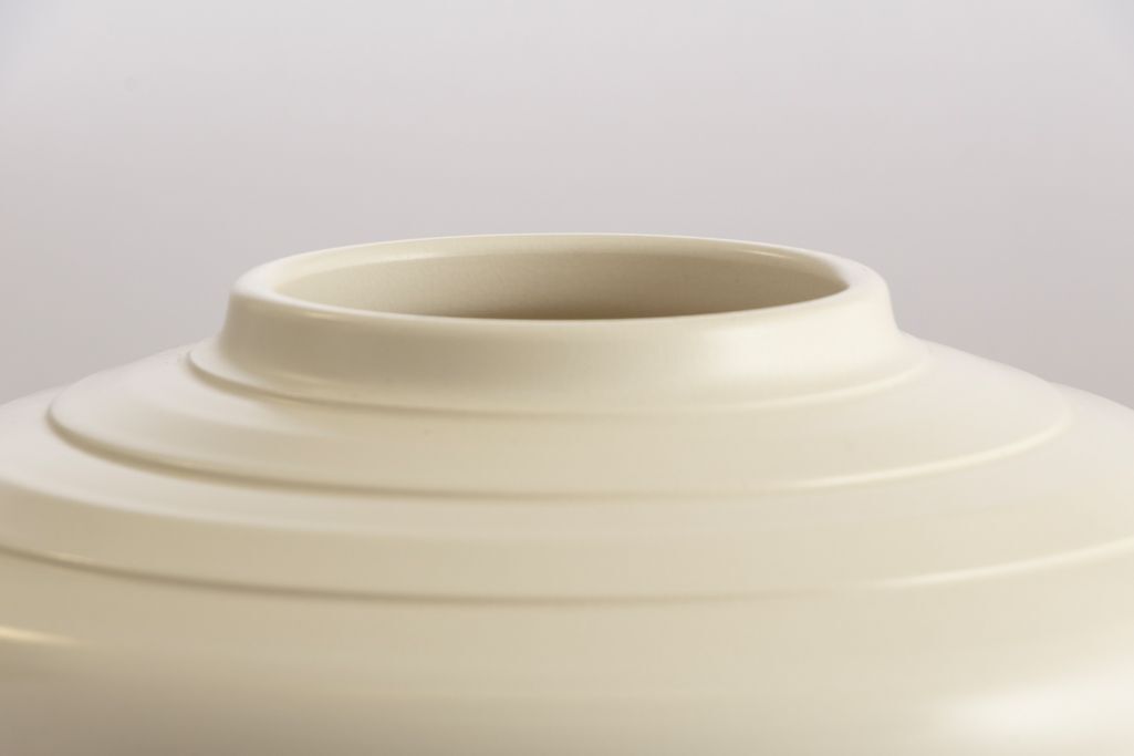 Moonstone Glaze Squat Vase, Shape 3805, By Keith Murray For Wedgwood, England C.1935 photo vinterior