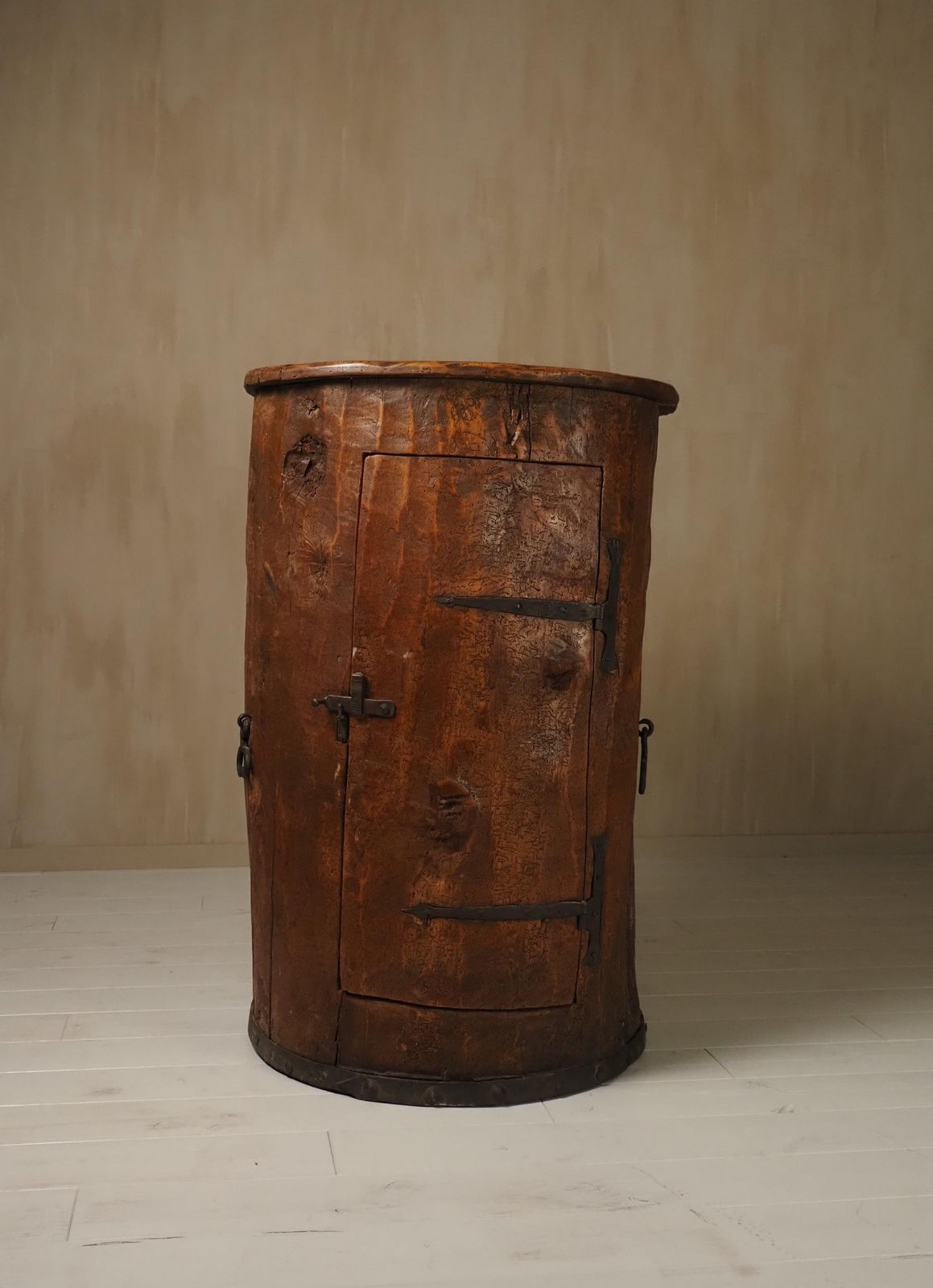 Primitive Folk Art Cabinet Made Of An Old Tree Trunk. photo Furniture