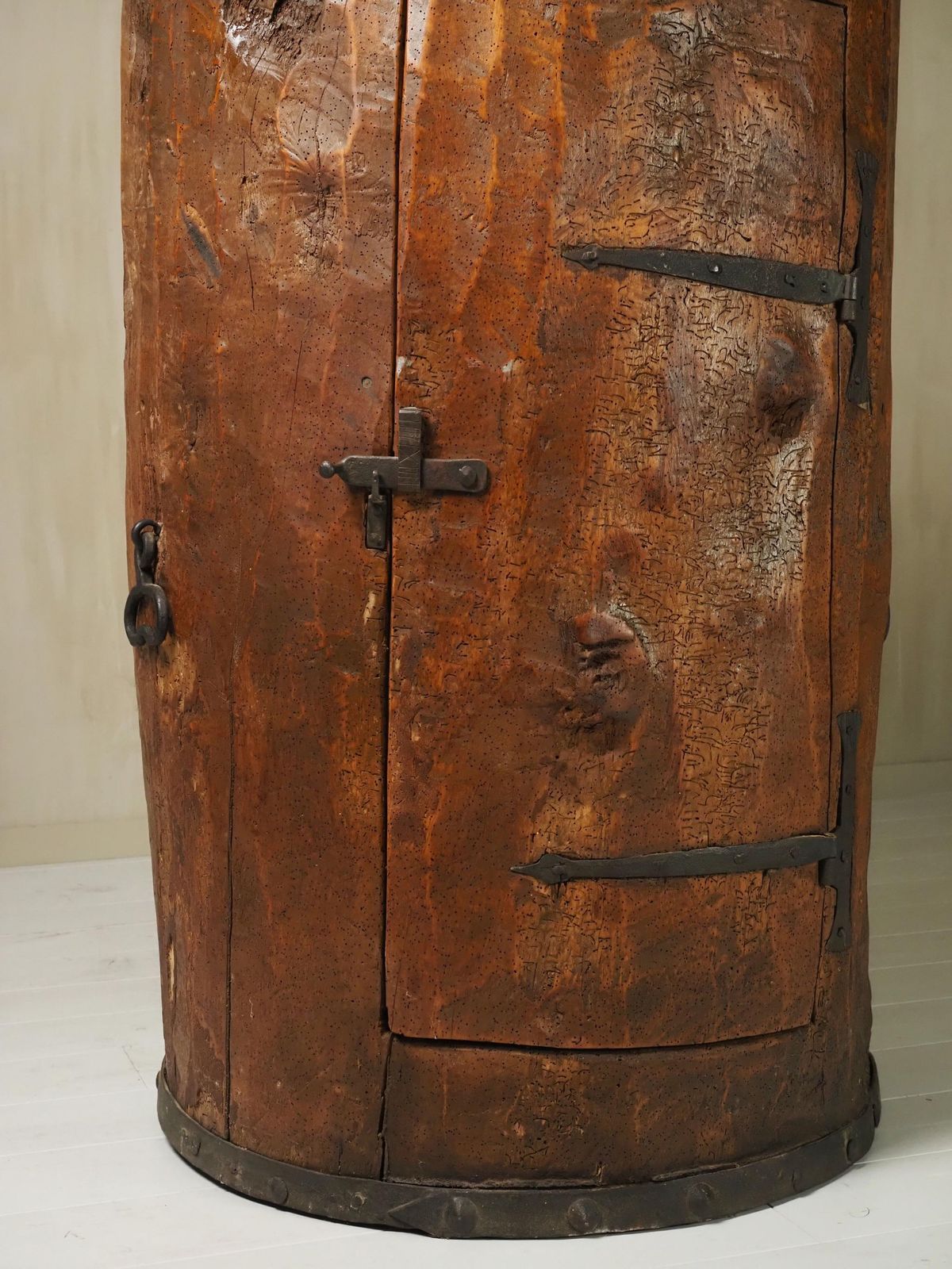 Primitive Folk Art Cabinet Made Of An Old Tree Trunk. photo 3342.0