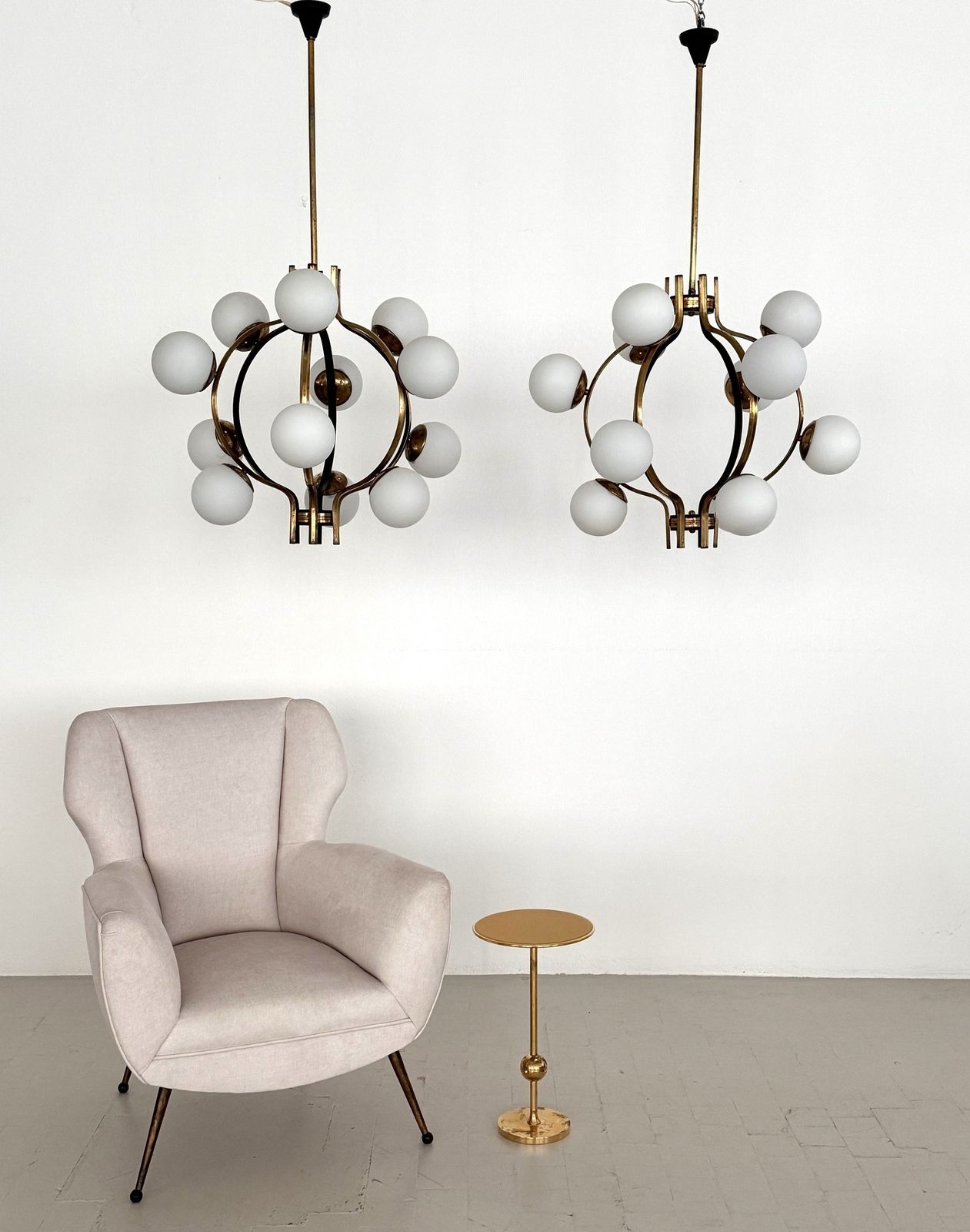 photo vintage Stilnovo Italian Brass And Opaline Glass Chandelier, 1950s