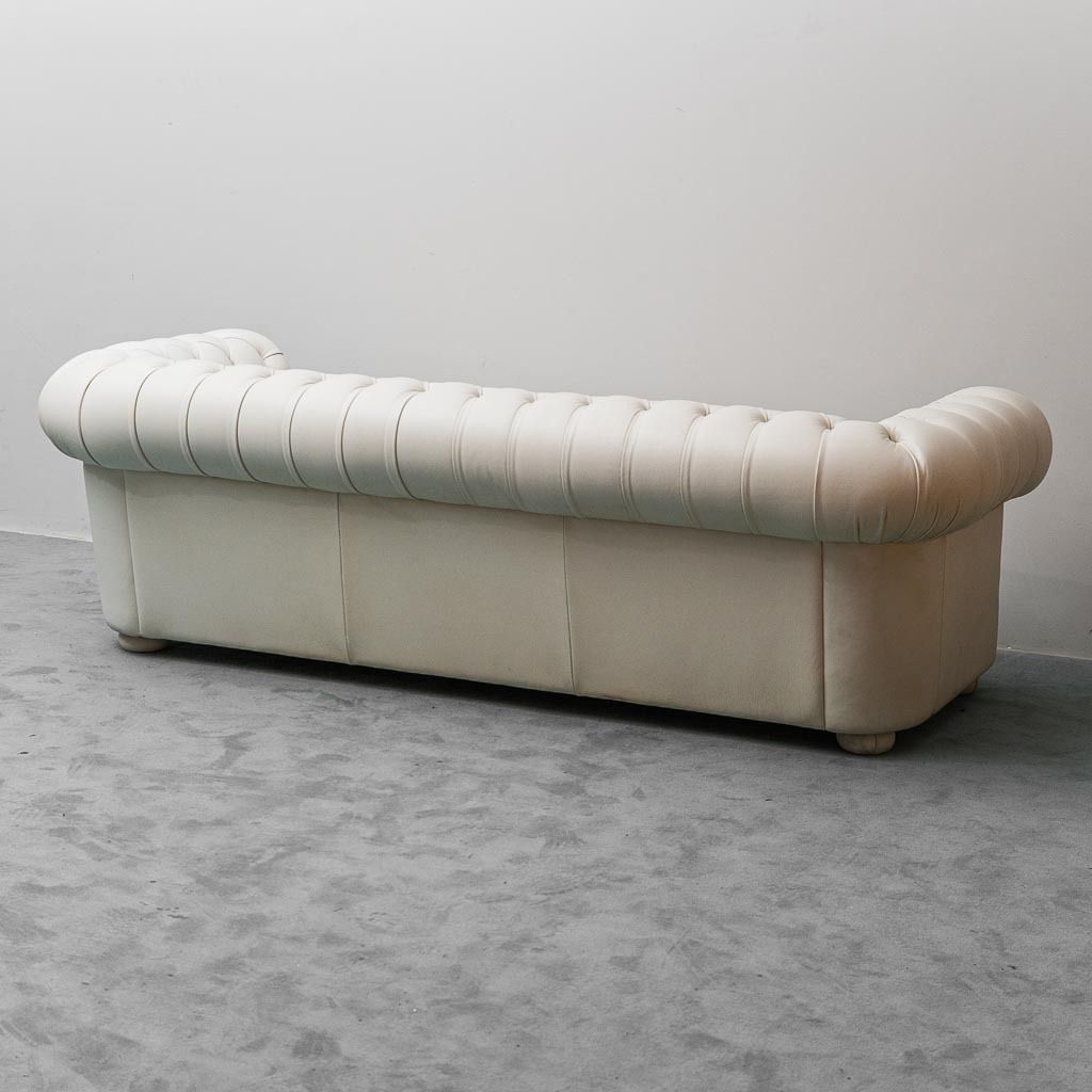 photo furniture Vintage 1970s Chesterfield 3 Seater Sofa In White Leather, Modern Antiques
