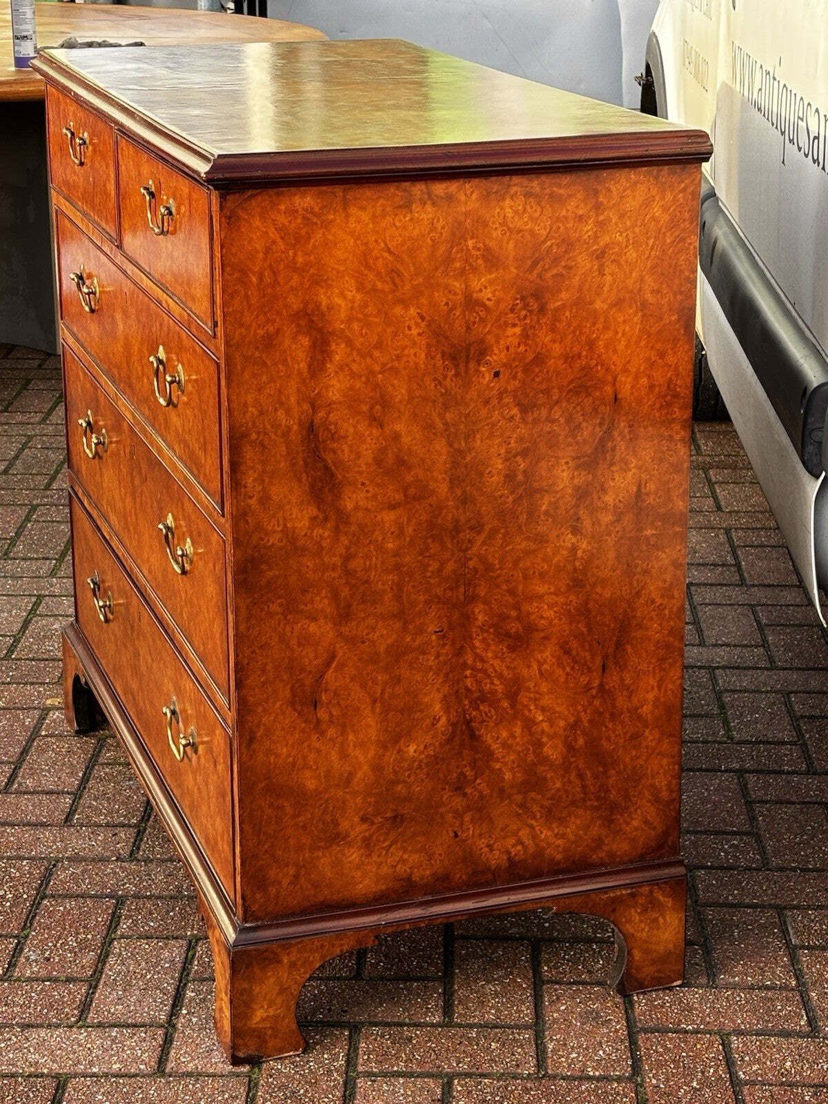 Georgian Walnut Chest Of Drawers. photo vintage