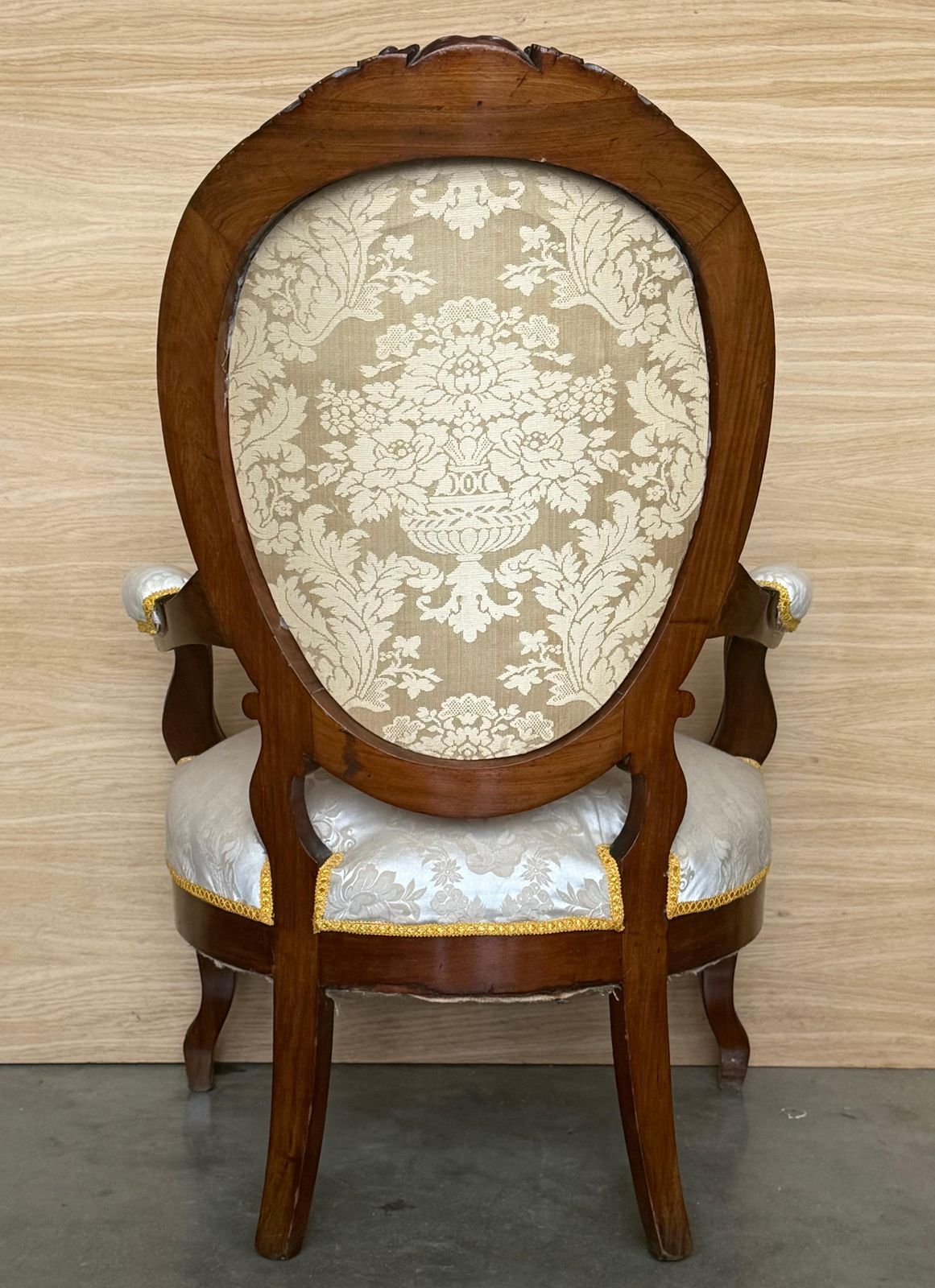 Paire de fauteuils Louis XVI en noyer massif, XIXe siècle, français ~ Fauteuils photo vinterior