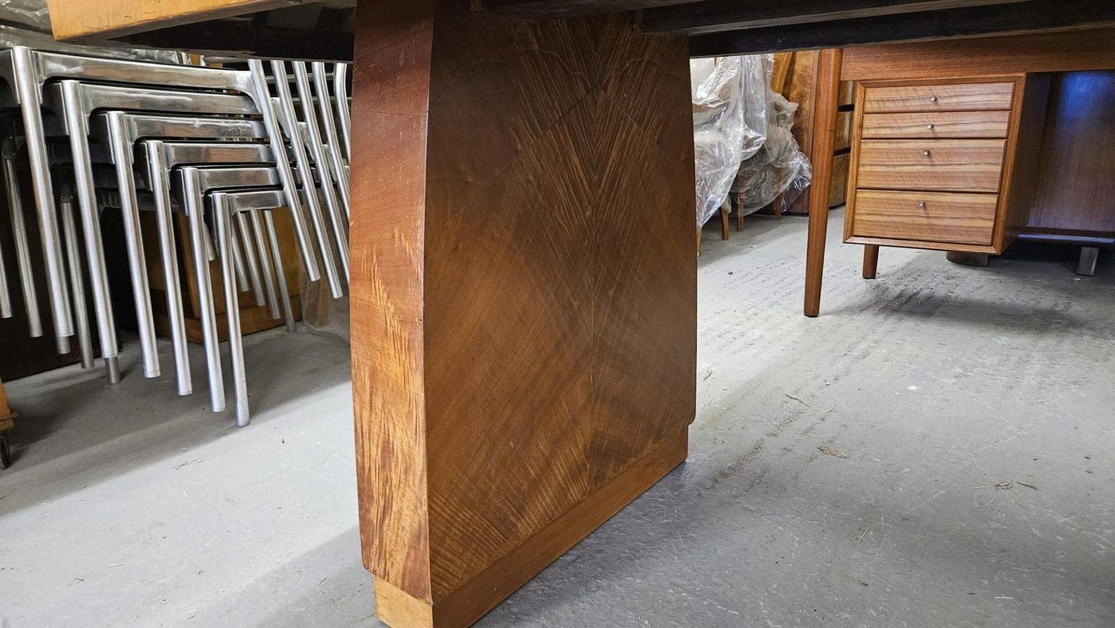 photo vinterior Art Deco Dining Table With Cloud Shape Ends And Tiger Wood Grain Finish