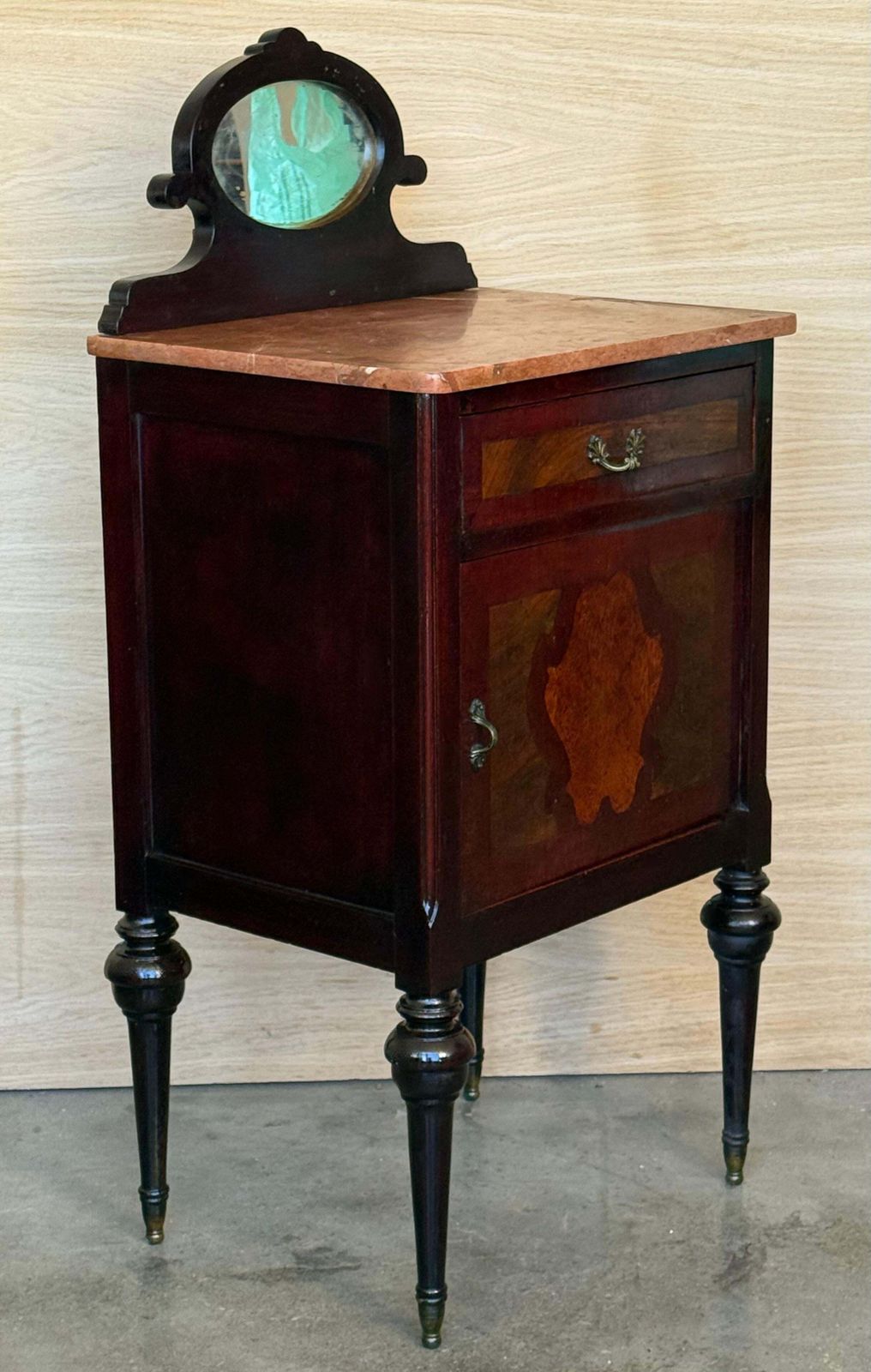 Paire de tables de chevet Louis XVI en marqueterie, fronton en bronze et miroir, XIXe siècle photo 2752.0