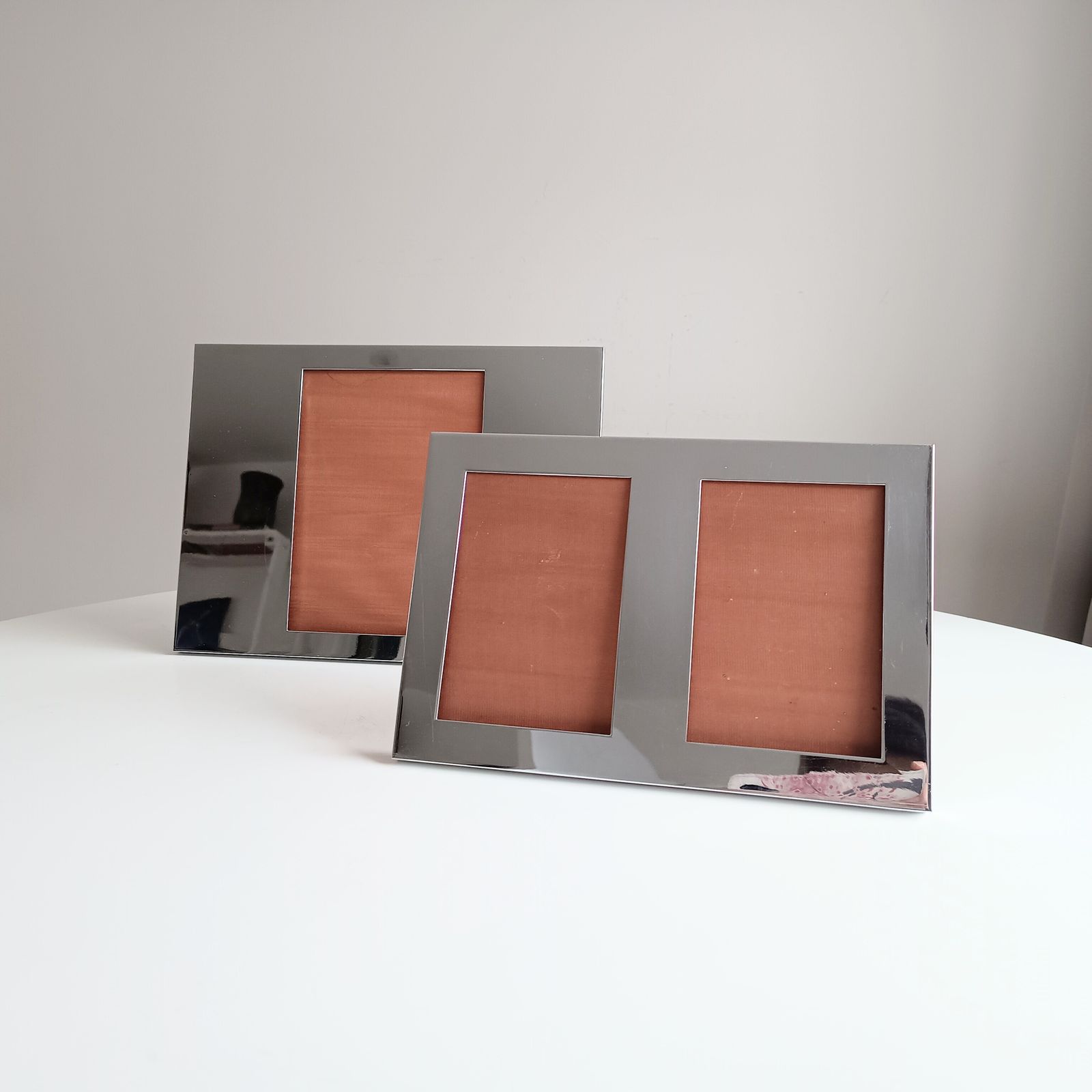 photo vinterior Set Of 2 Midcentury Modern Vintage Felice Antonio Botta Tabletop Frames, Chrome & Wood Back