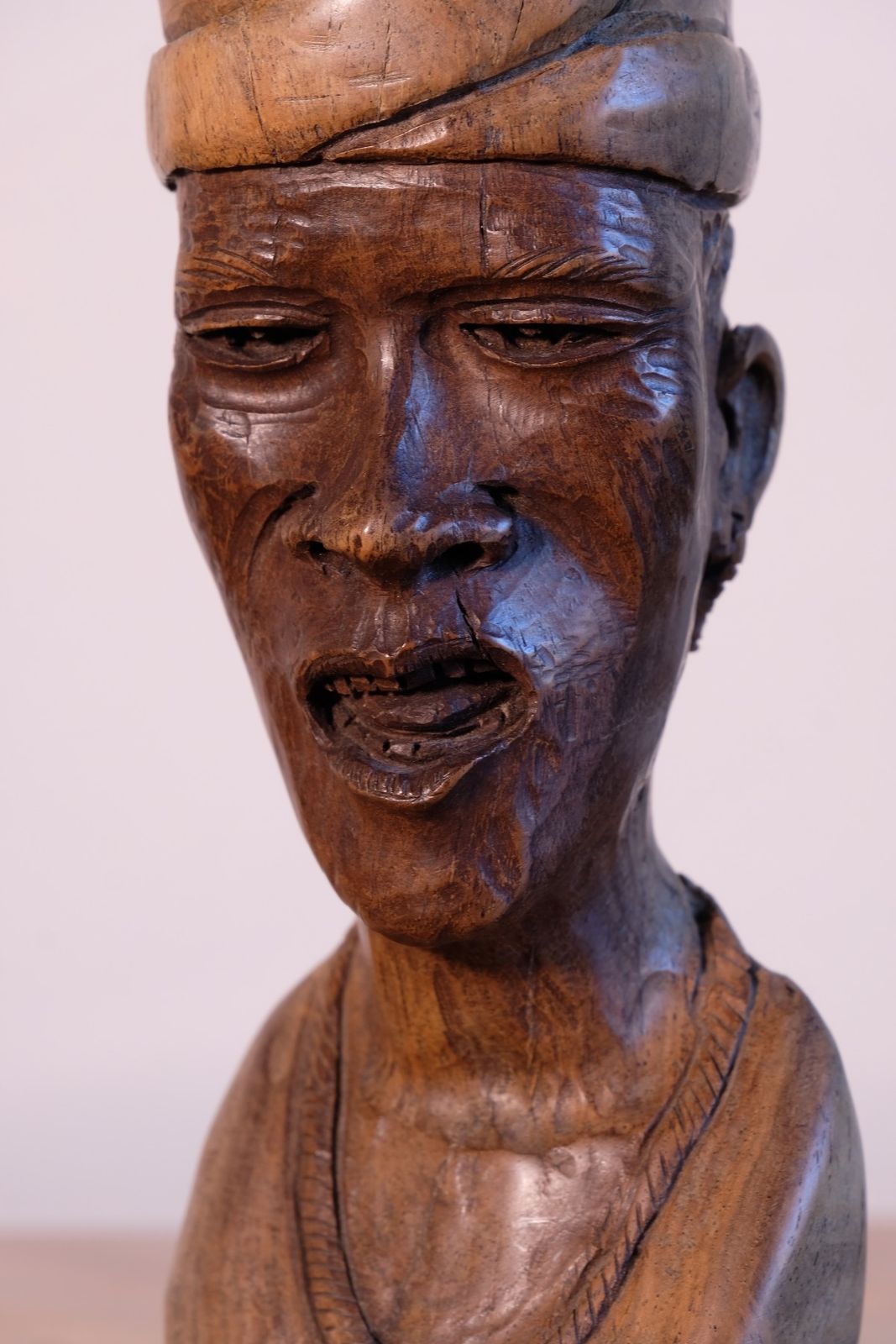 African Hand Carved Wooden Sculpture – Tribal Portrait Art (24.5cm) photo vintage