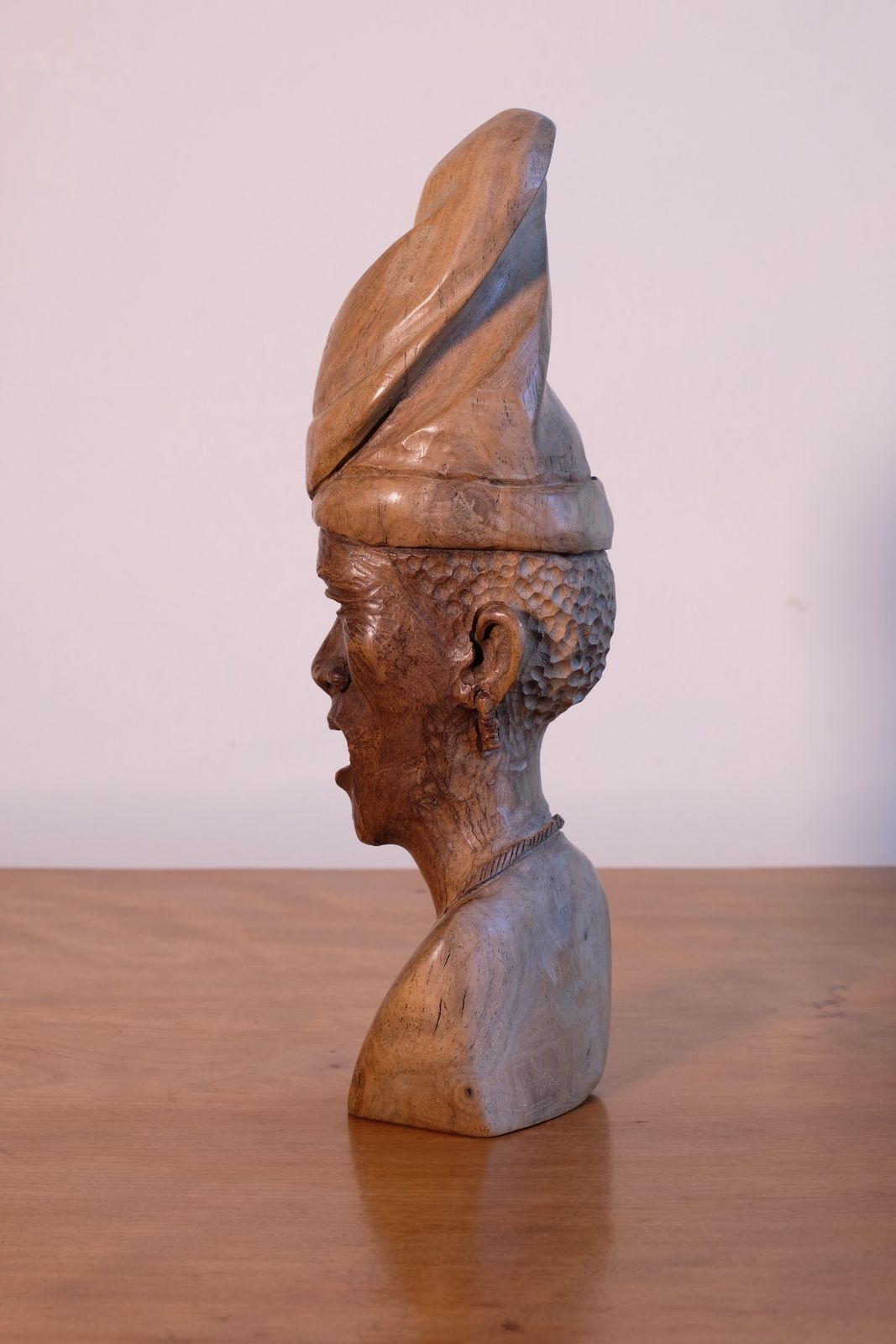 photo vinterior African Hand Carved Wooden Sculpture – Tribal Portrait Art (24.5cm)