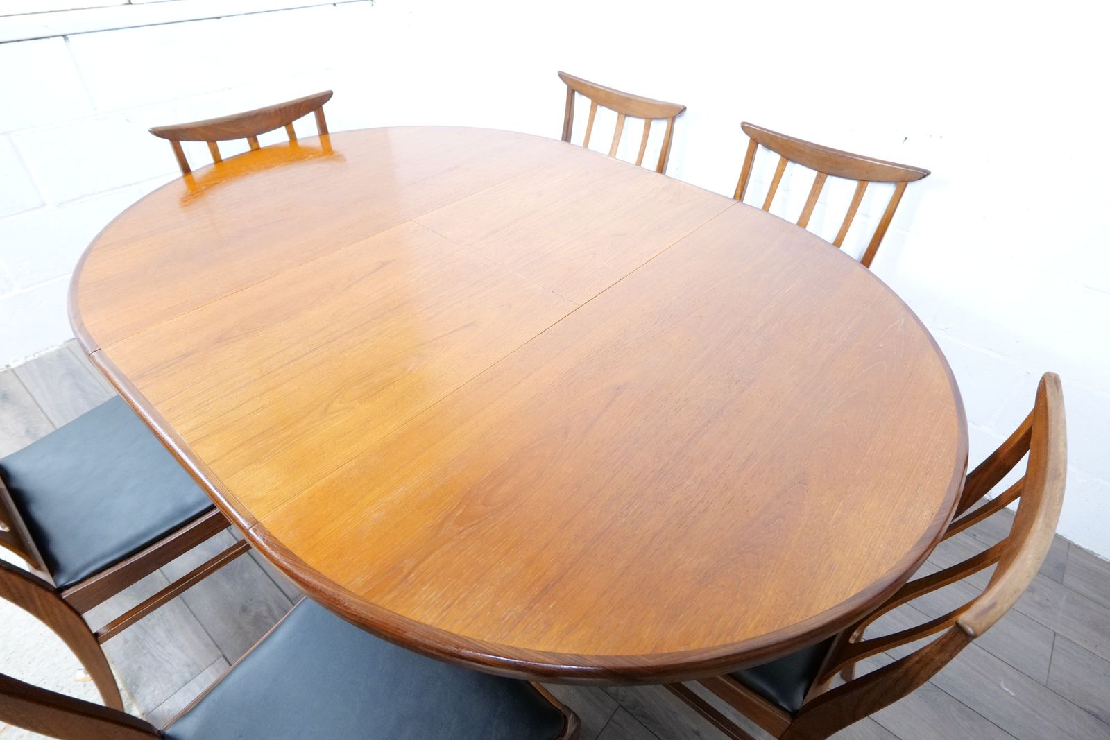 G Plan Fresco Circular Dining Table & 6 Brasilia Chairs photo vintage