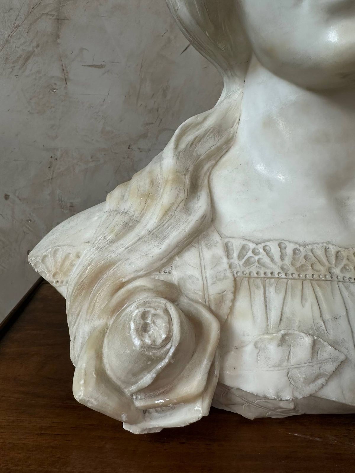 Page 1 Of 17 Marble Bust Of A Woman photo 2531.0