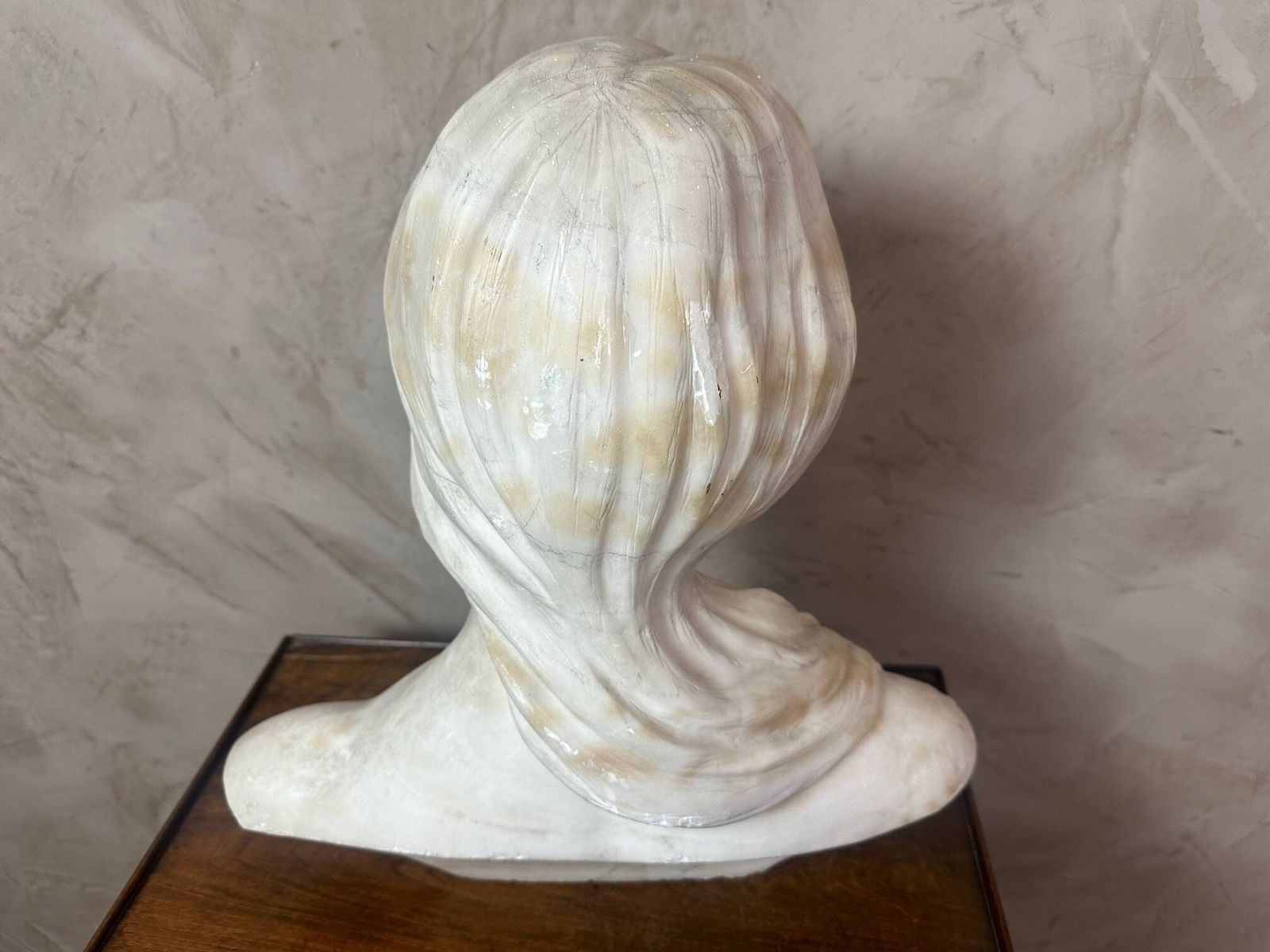 photo furniture Page 1 Of 17 Marble Bust Of A Woman