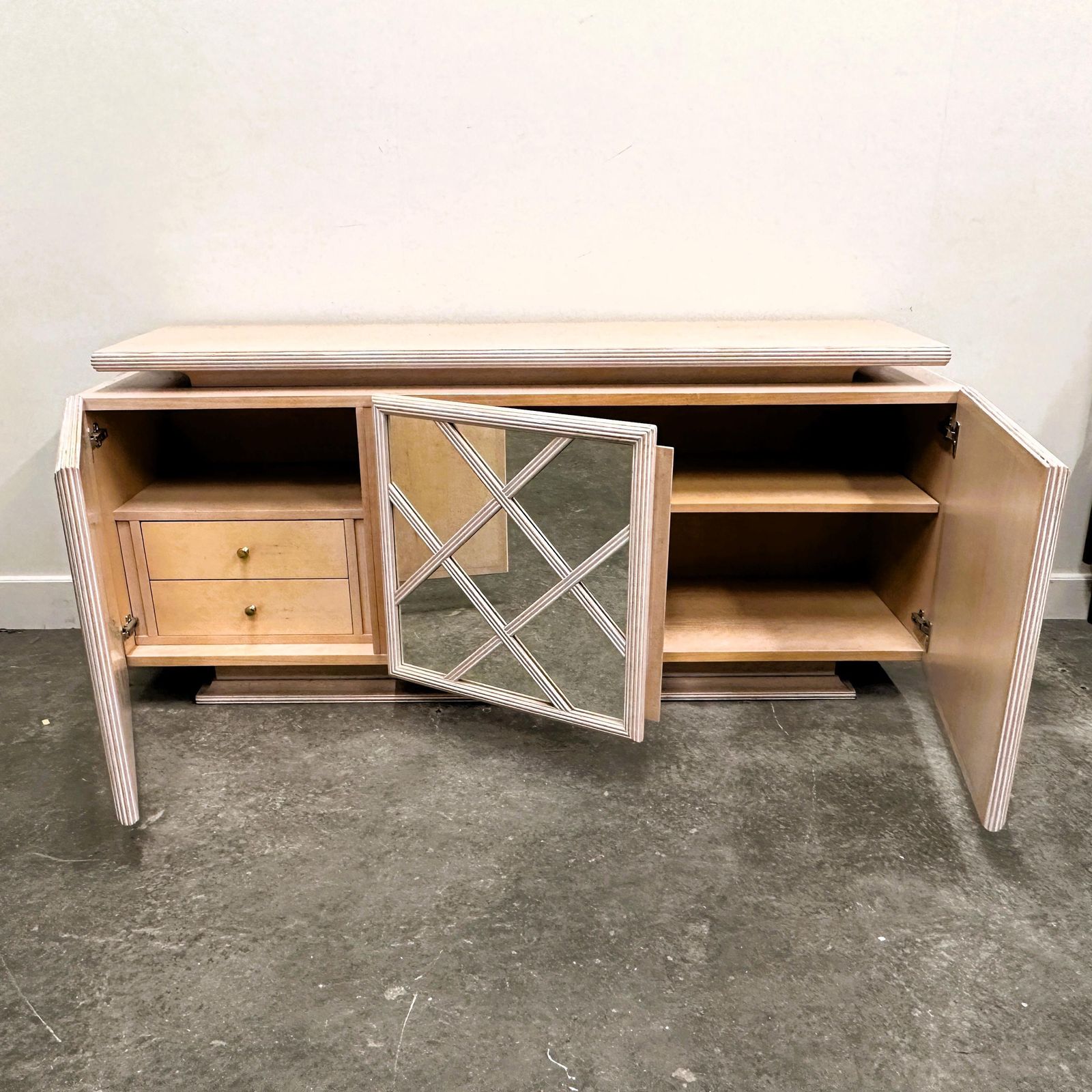 Roche Bobois Dressoir Met Geometrische Spiegeldeuren, Zachtroze, Jaren 1980 photo vinterior
