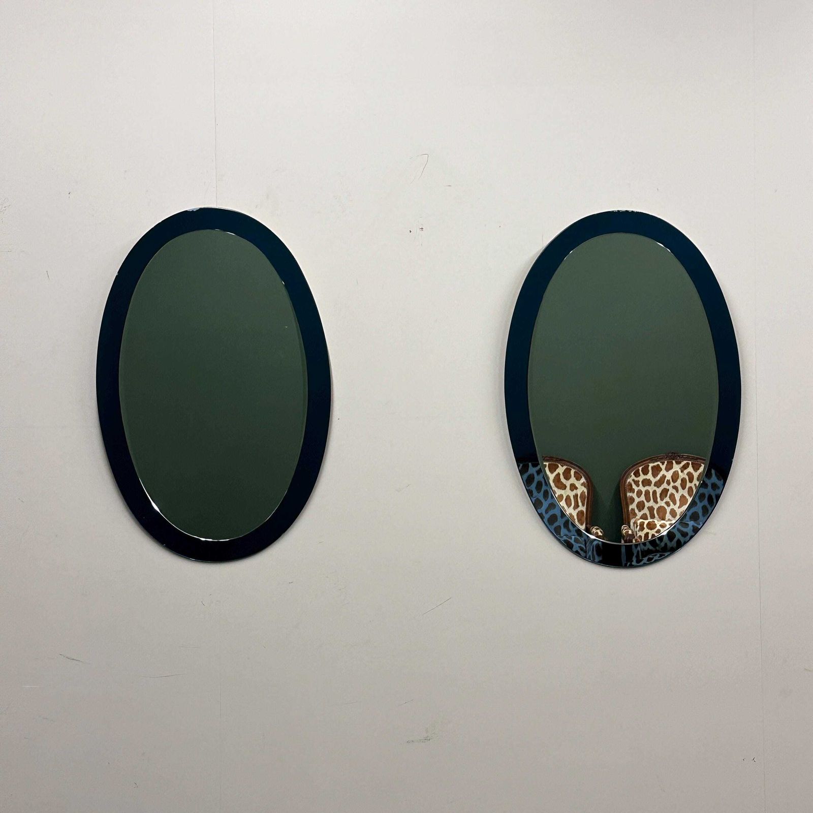 Zeldzaam Paar Italiaanse Blauwe Ovale Spiegels, Toegeschreven Aan Cristal Arte, Jaren 1970 photo furniture