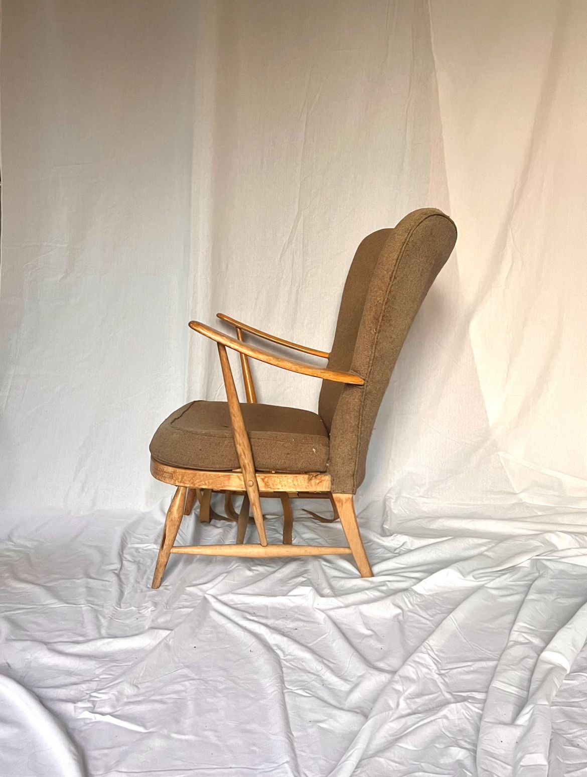 photo furniture Rare Mid Century Ercol Model 312 Wingback Armchair (C.1956) – Unrestored