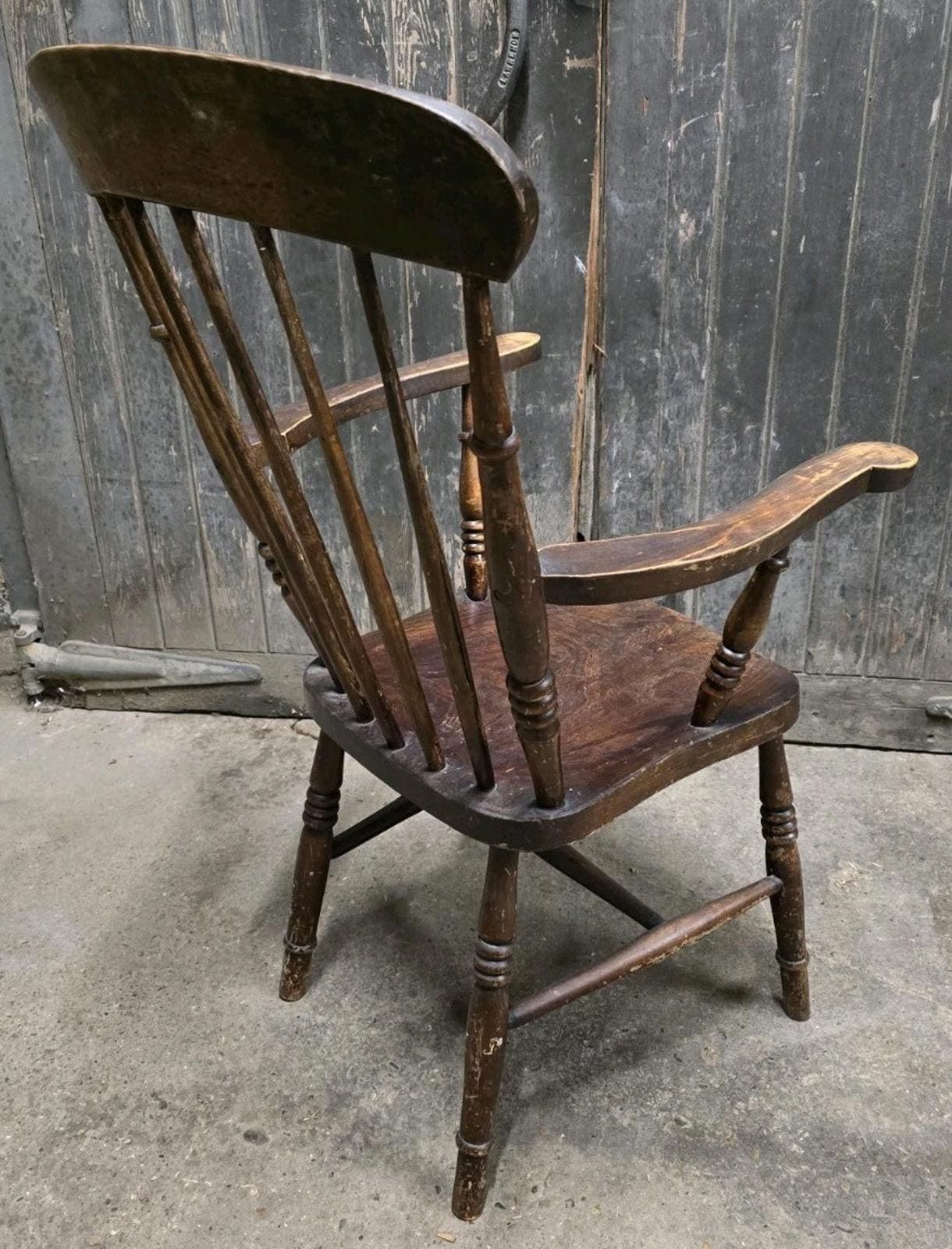 photo furniture Antique 19th Century Victorian Elm Windsor Chair Armchair