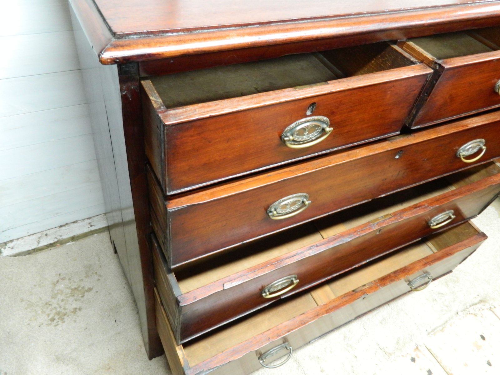 photo furniture Victorian Mahogany Chest Of Drawers