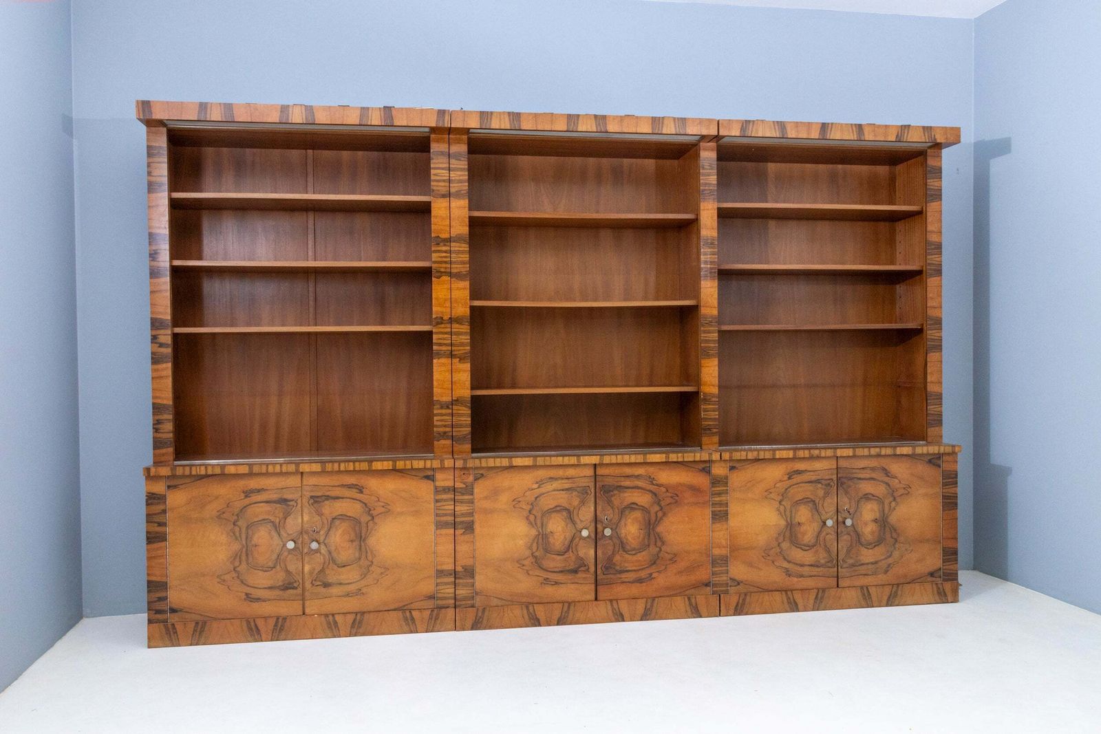 photo furniture Grote Art Deco Boekenkast, Tsjechoslowakije, Jaren 1930