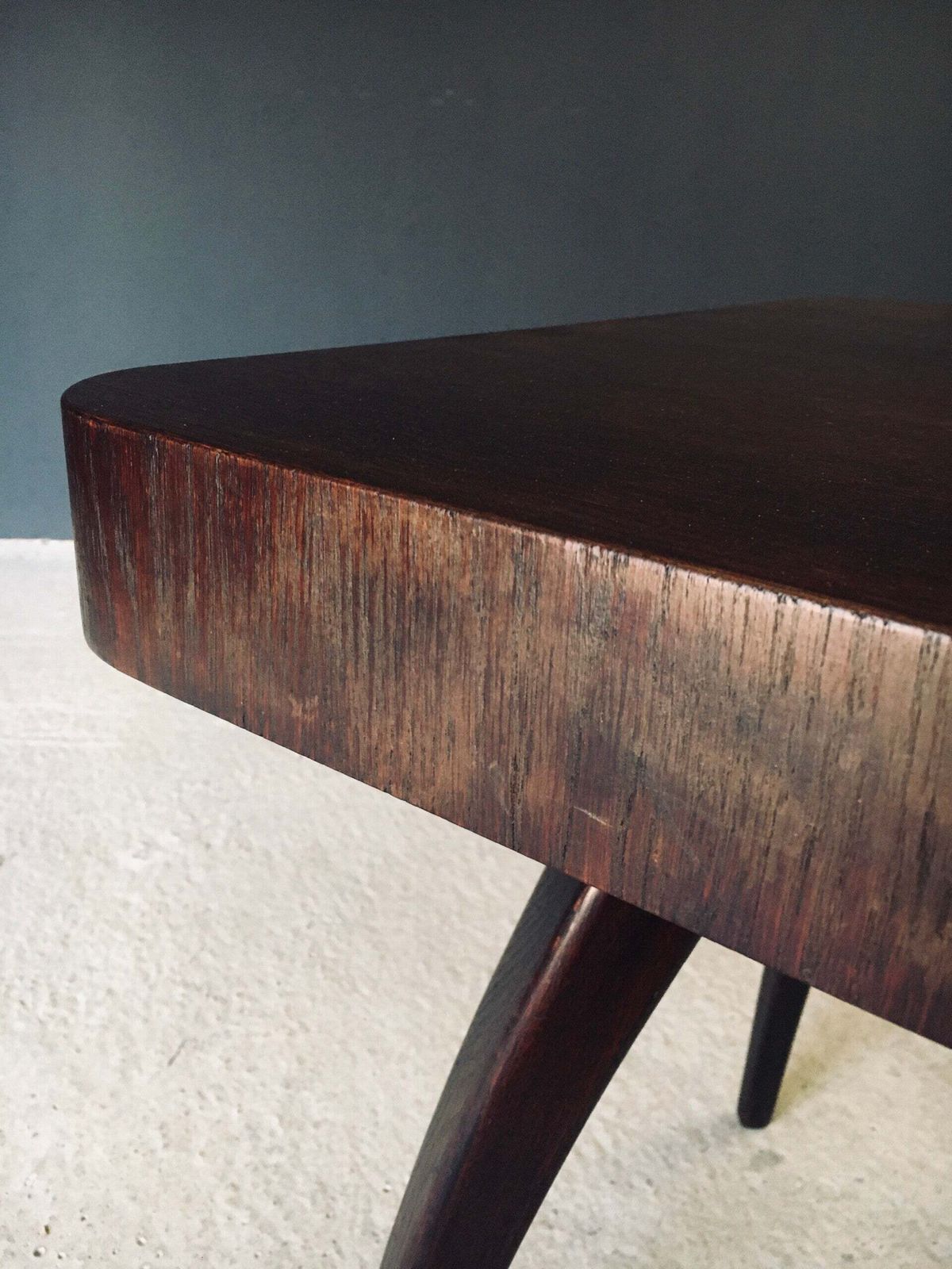photo vintage Modernistisch Design Spinnentafel Van Jindrich Halabala, Jaren 1940, Tsjecho Slowakije
