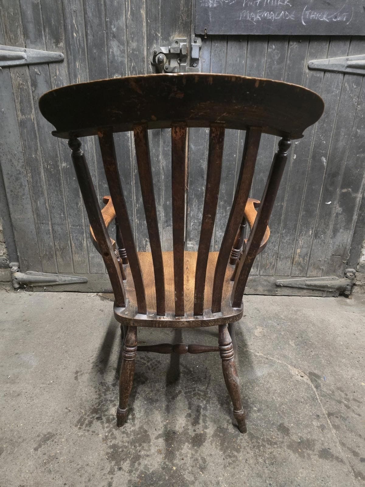 photo furniture Antique 19th Century Victorian Elm Windsor Chair Armchair