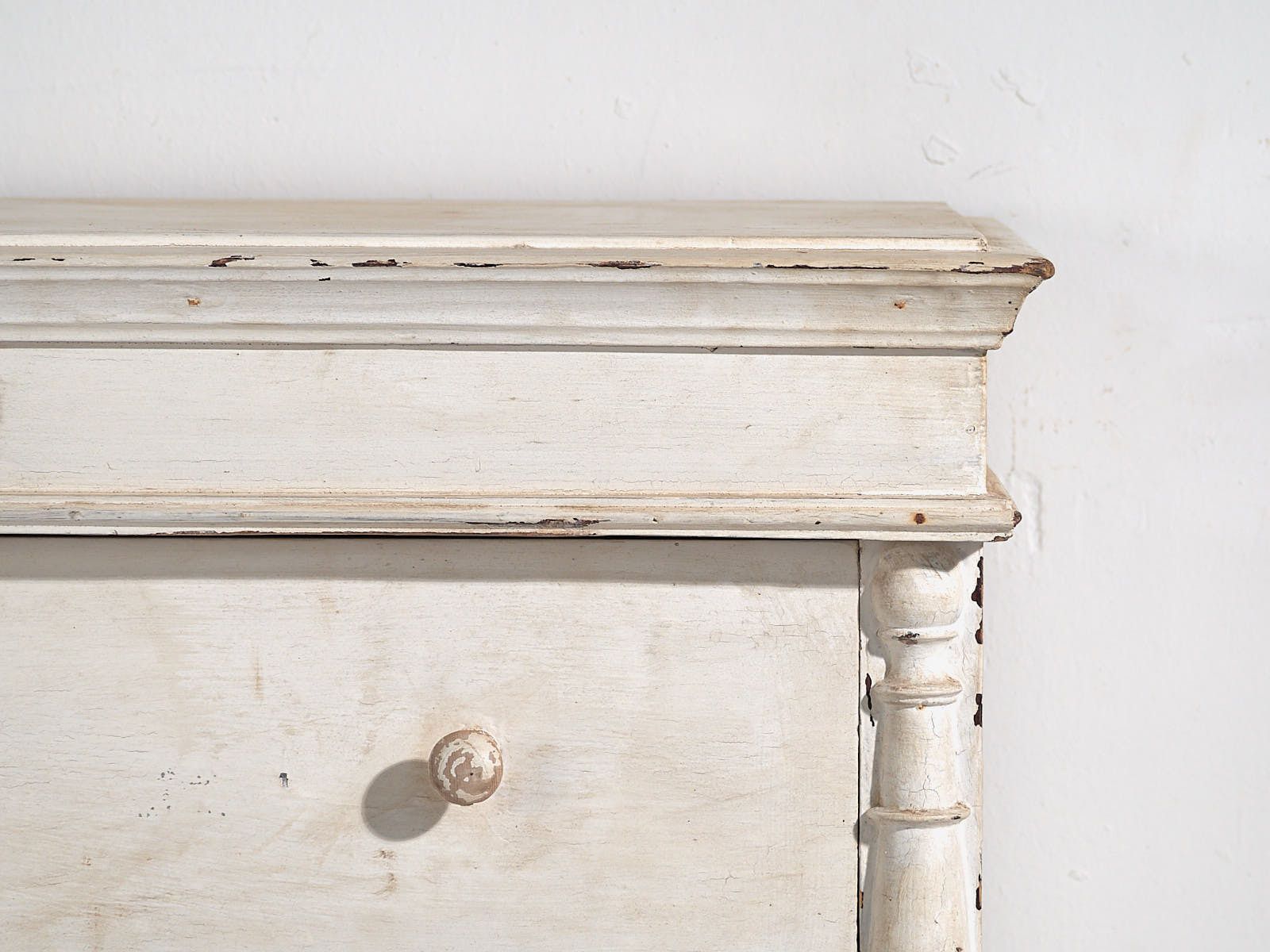 photo furniture Antique White Chest Of Drawers (C.1900)