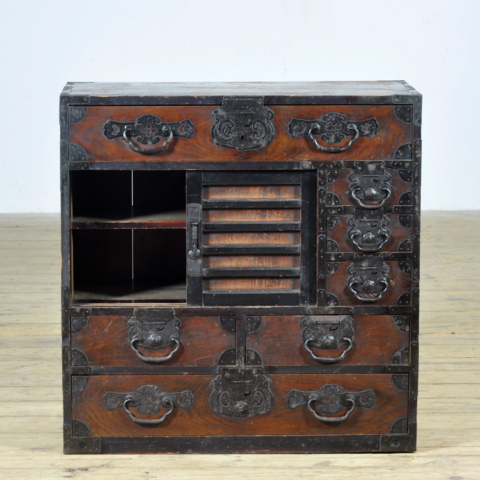 photo vintage Japanese Tansu Chest Of Drawers, Circa 1890