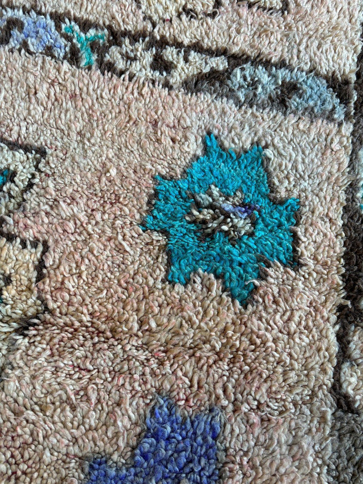 photo furniture Vintage Moroccan Boujad Wool Rug 180x315 Cm – Handwoven Masterpiece, Floral Motifs With Teal Accents