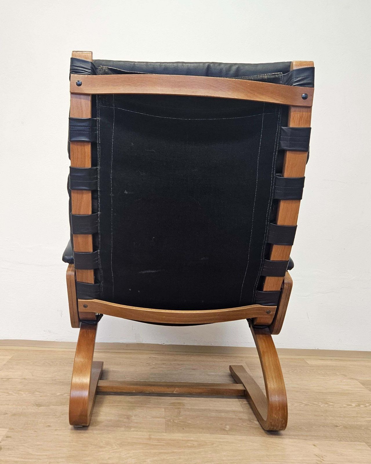 Kengu Leather Lounge Chair By Elsa & Nordahl Solheim Rybo Rykken, Norway, 1960s photo vinterior