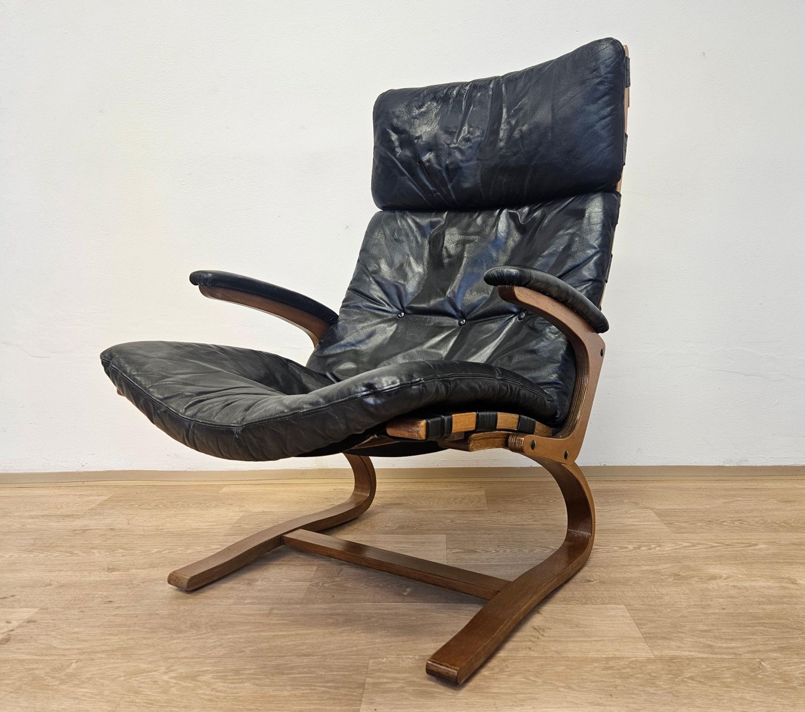 Kengu Leather Lounge Chair By Elsa & Nordahl Solheim Rybo Rykken, Norway, 1960s photo vintage
