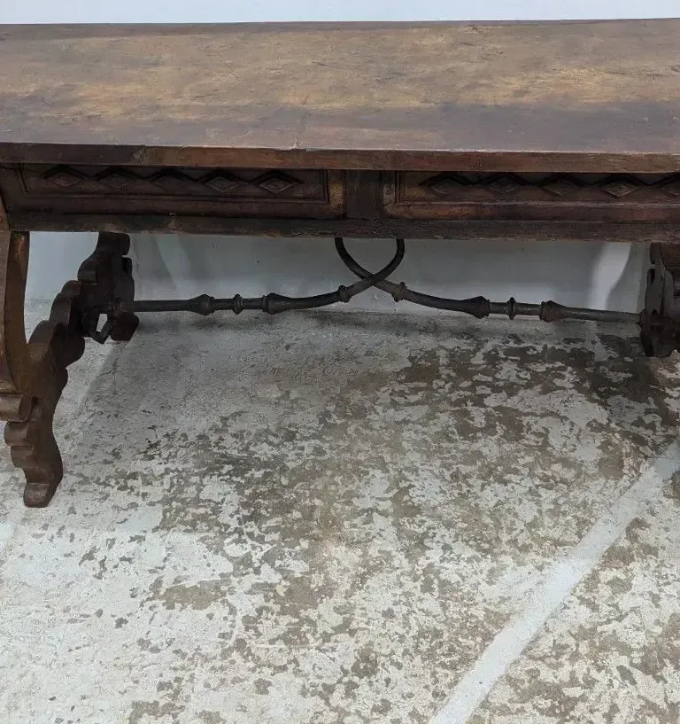 photo vinterior 18th Century Period Walnut Desk With A Wrought Iron Crossbar