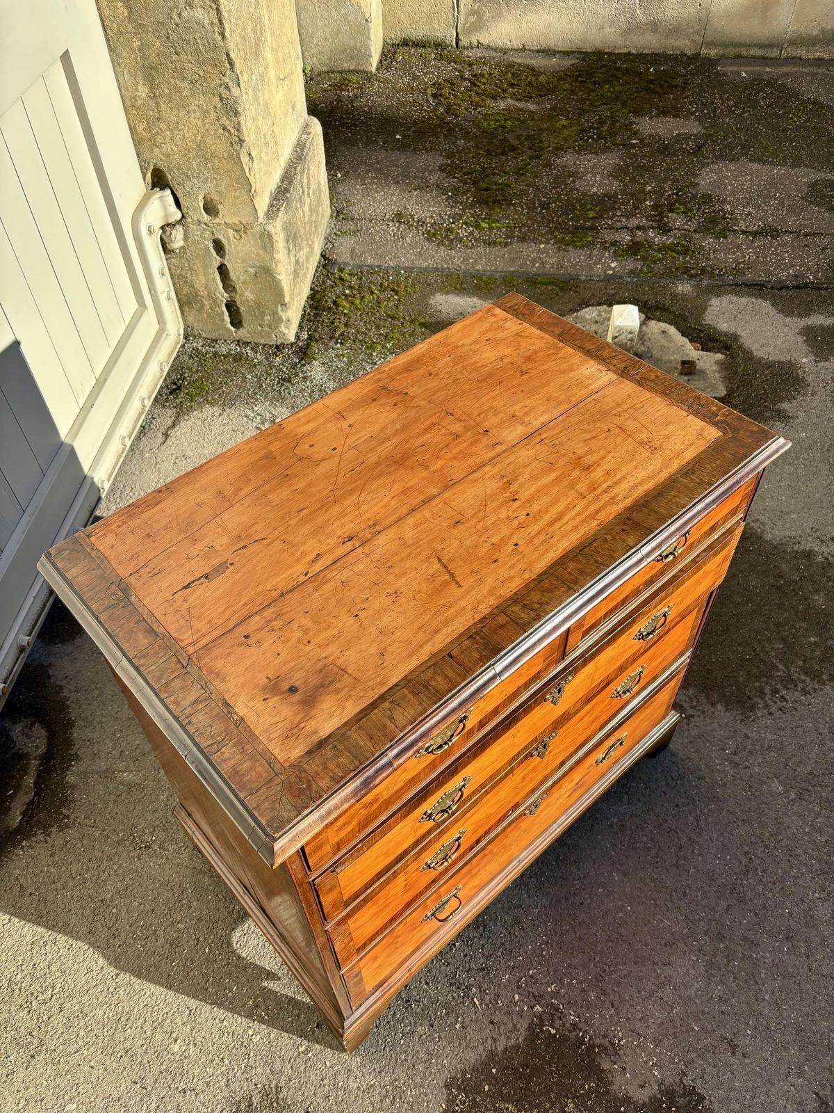 Furniture George III Satin Wood Chest Of Drawers With Walnut Cross Banding photo