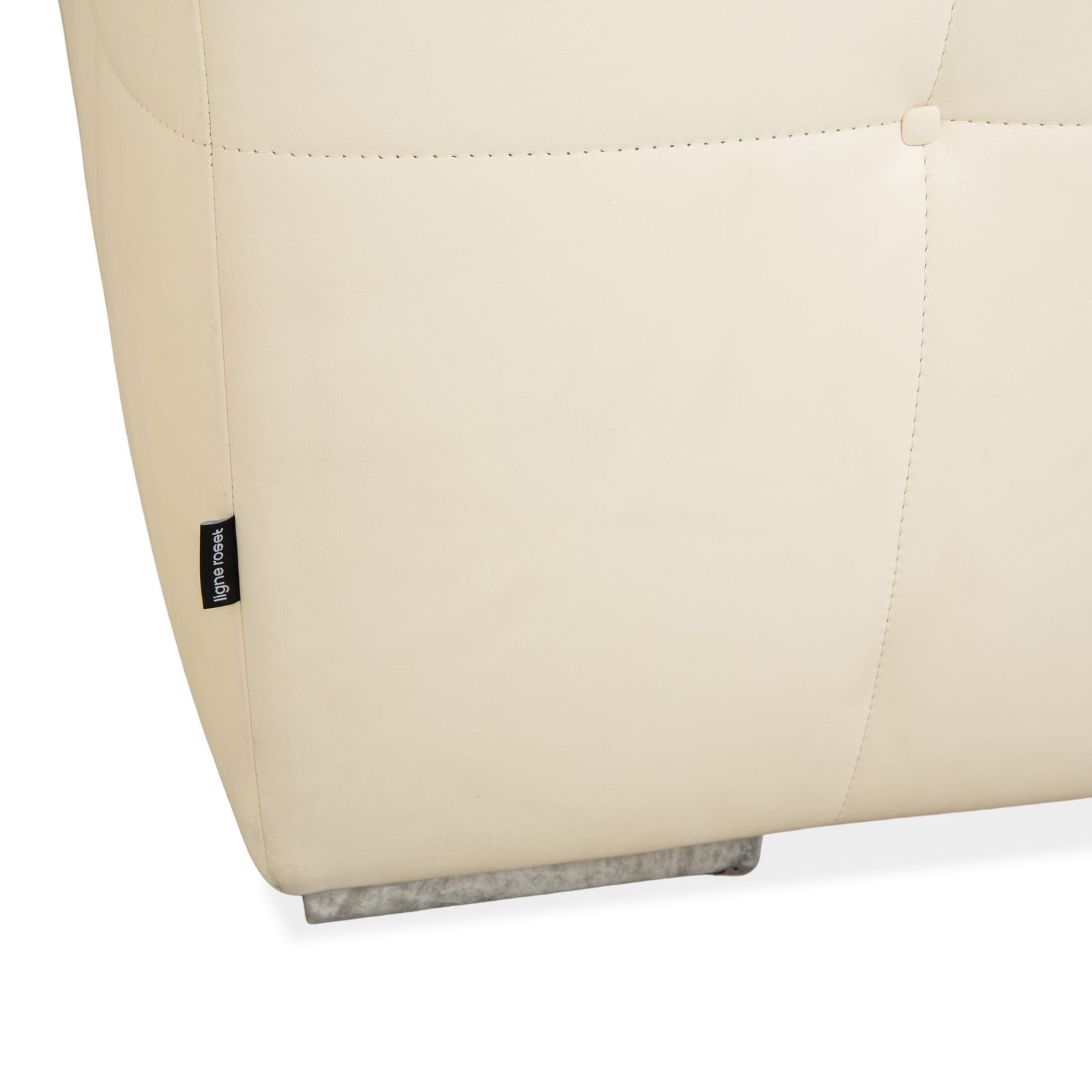 photo furniture Canapé 4 places Ligne Roset Malhoun en cuir crème