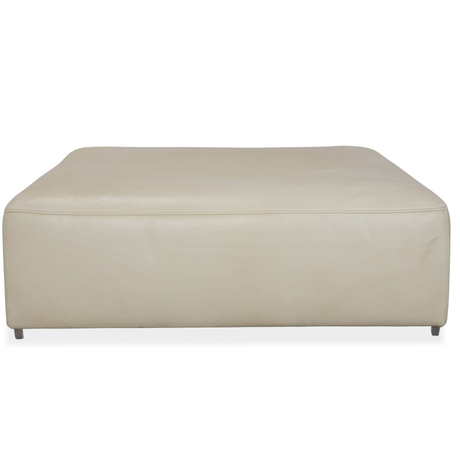 photo furniture Tabouret Ligne Roset Malhoun en cuir crème