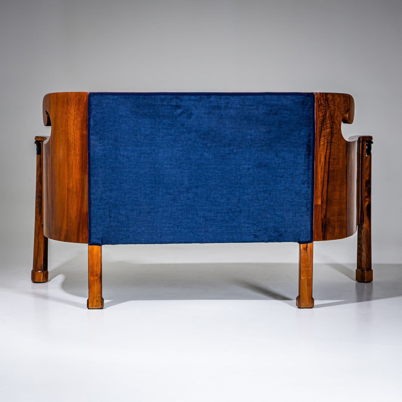 photo furniture Biedermeier Sofa In Walnoot, Oostenrijk, Ca. 1830