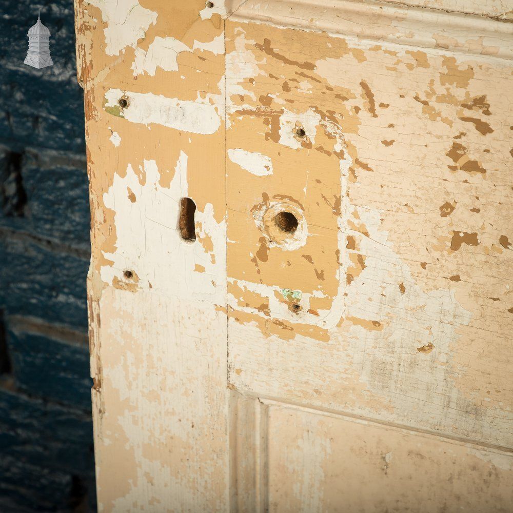 photo vinterior Moulded Panel Door, 6 Panels, Distressed Cream Paint