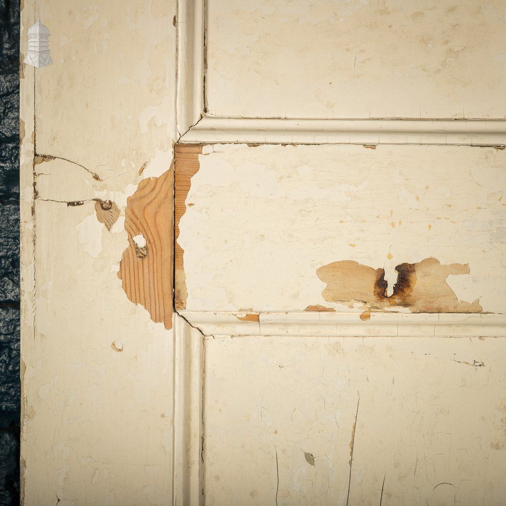 photo vintage 6 Panel Door, Moulded Panels With Distressed Green Paint