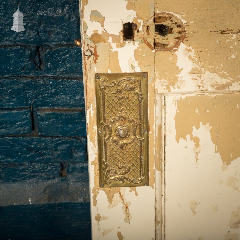 photo vintage Moulded 6 Panel Door, Traditional