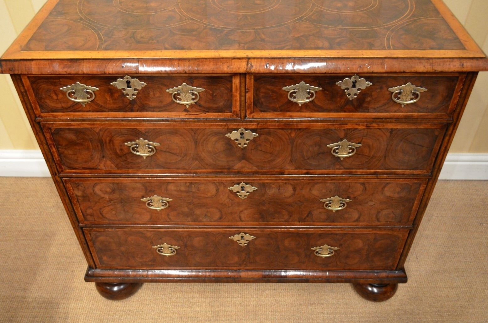 photo vintage Fine Oyster Veneered Chest Of Drawers