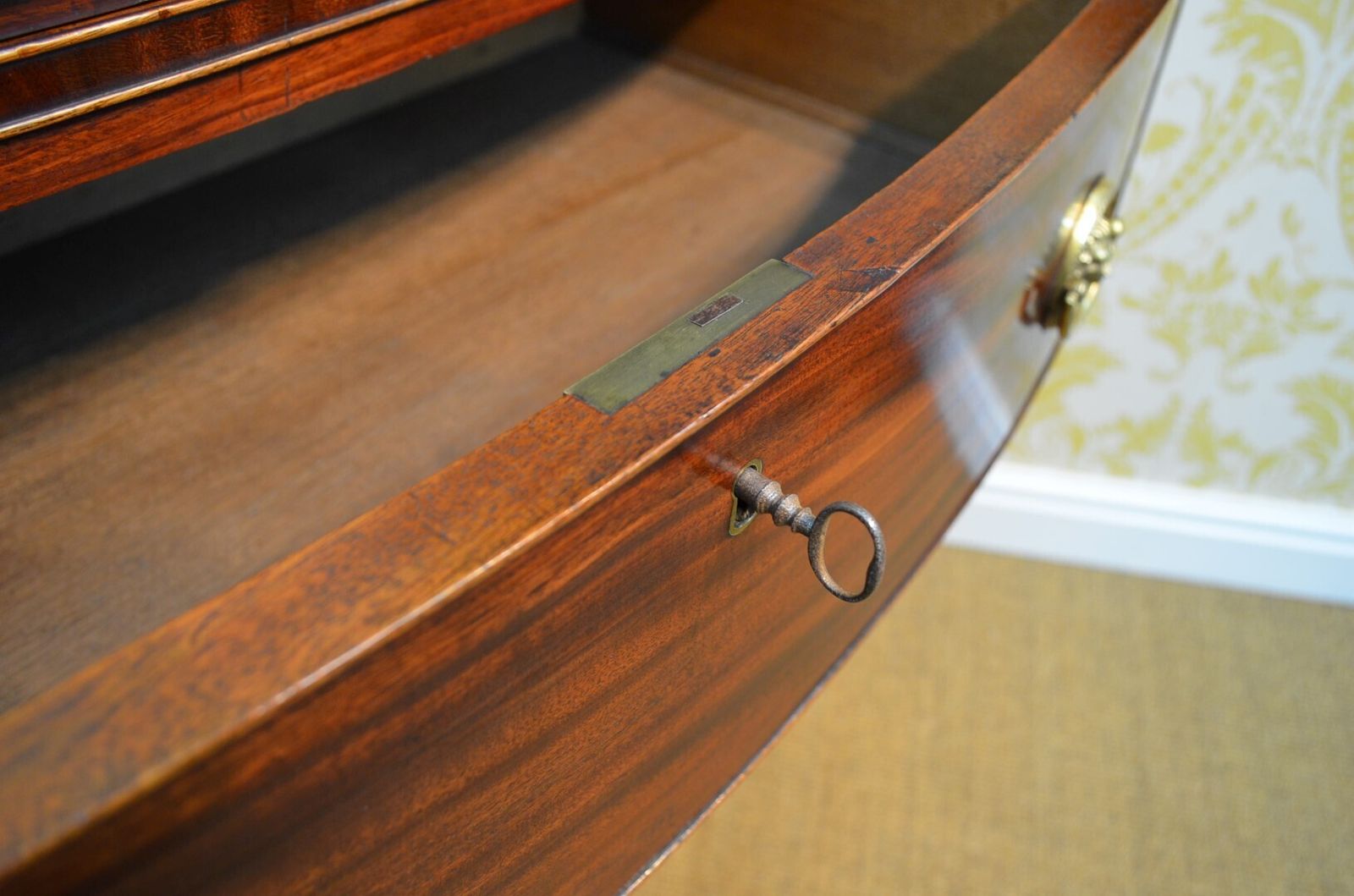 2150.0 A Beautiful Regency Mahogany Bowfronted Chest Of Drawers photo