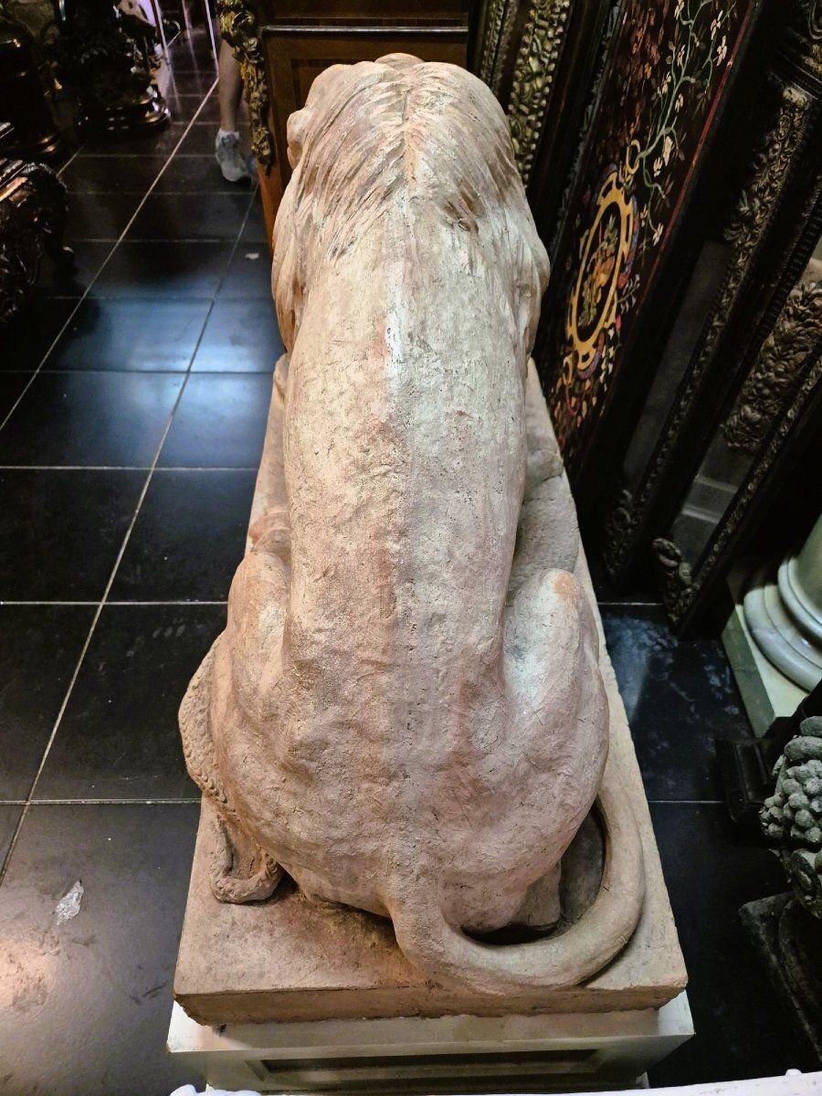 photo furniture Pair Of Terracotta Lions On A Base, 19th Century
