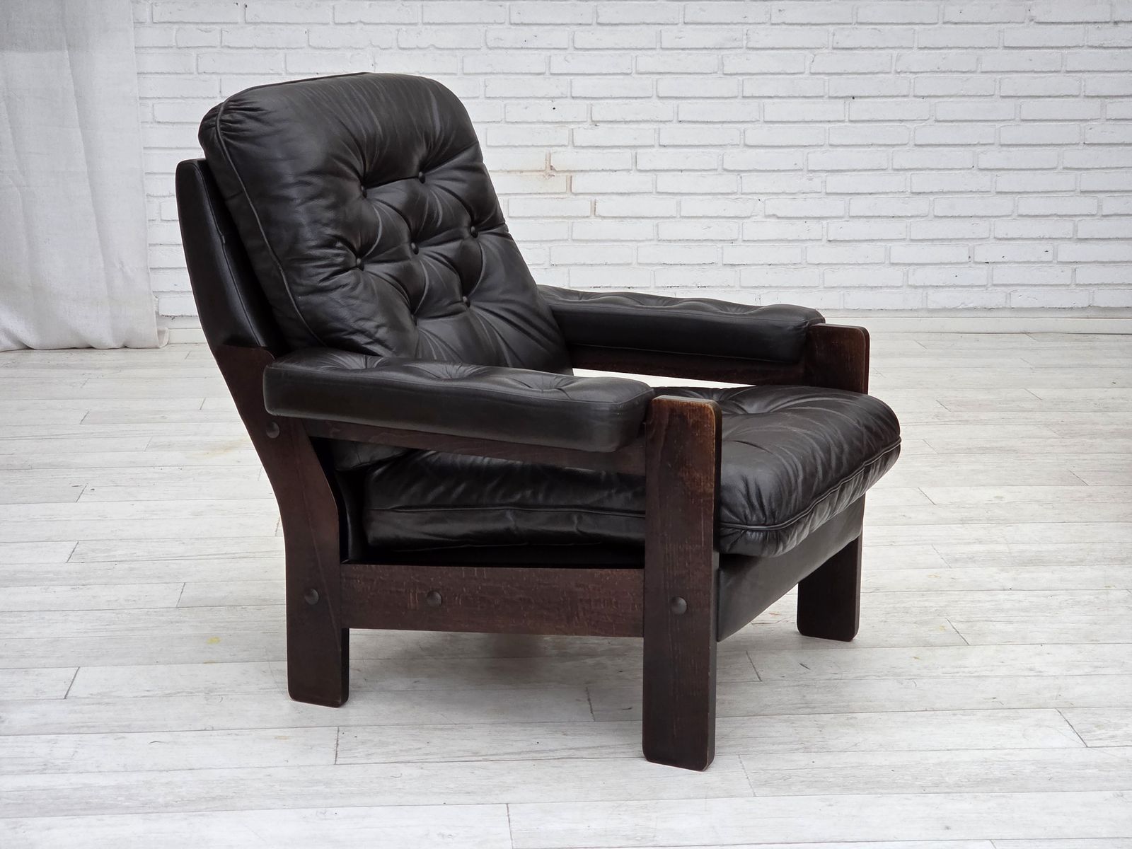 1970s, Danish Armchair, Brown Furniture Leather, Oak Wood. photo vinterior
