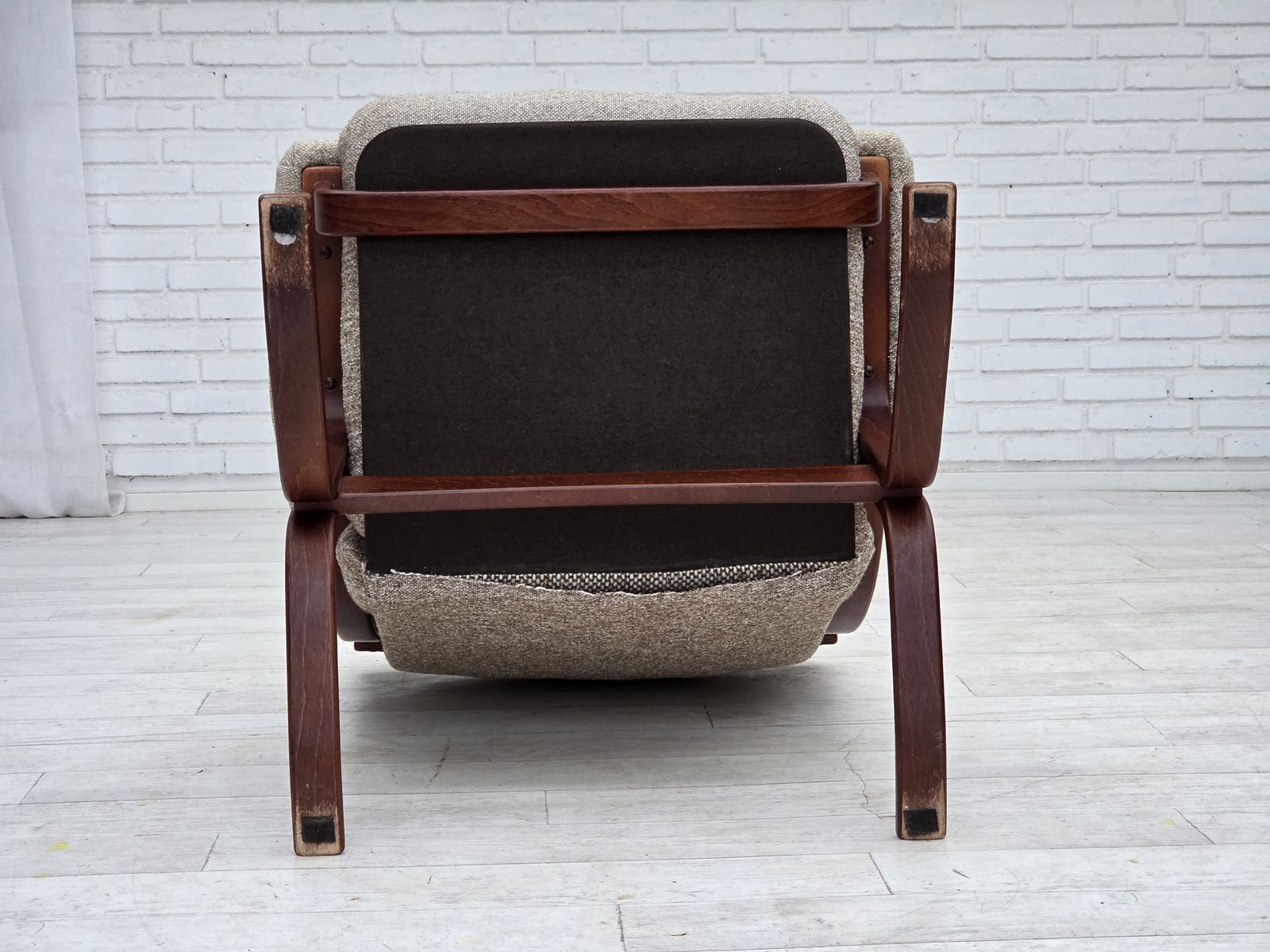 Jaren 1970, Noors Design Fauteuil, Gemêleerde Wollen Bekleding, Gebogen Hout. photo Meubels